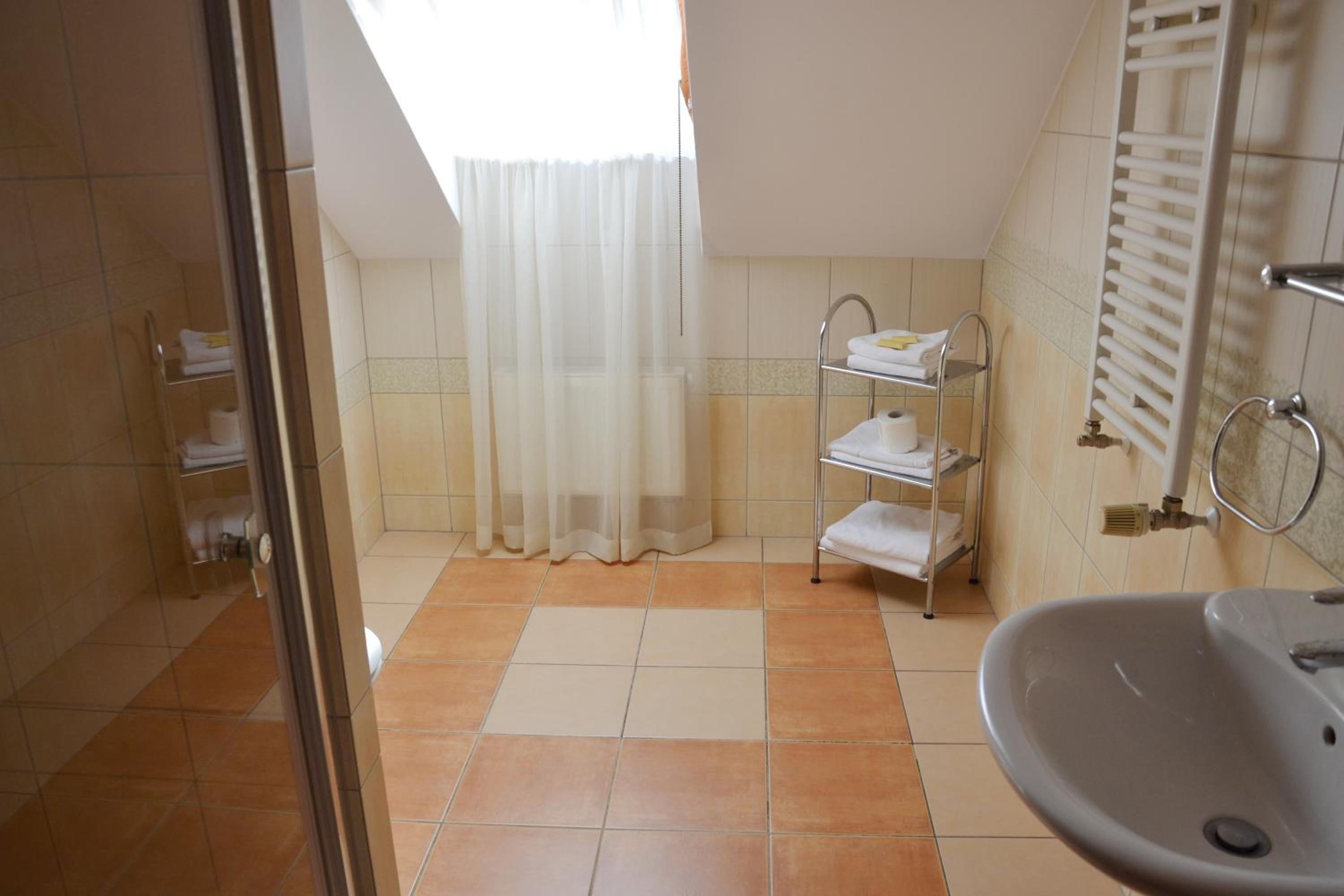 Double/Twin Room - Attic photo 3