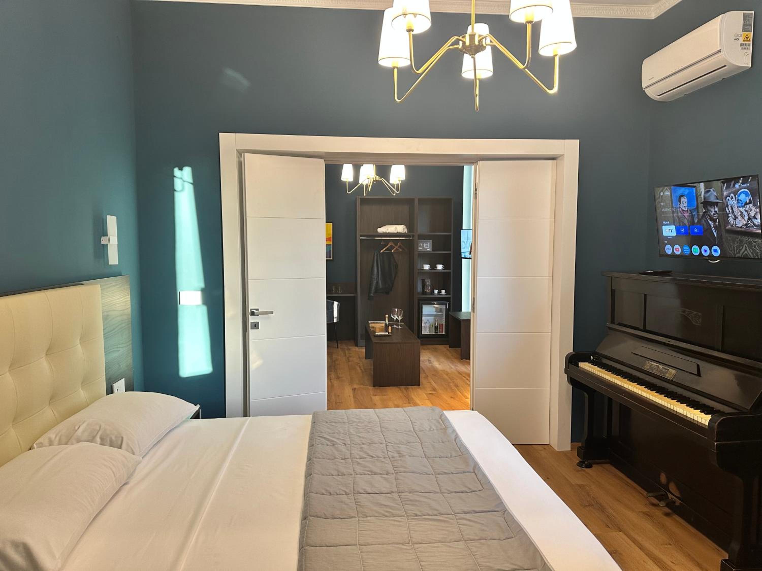 Suite with Balcony photo 1