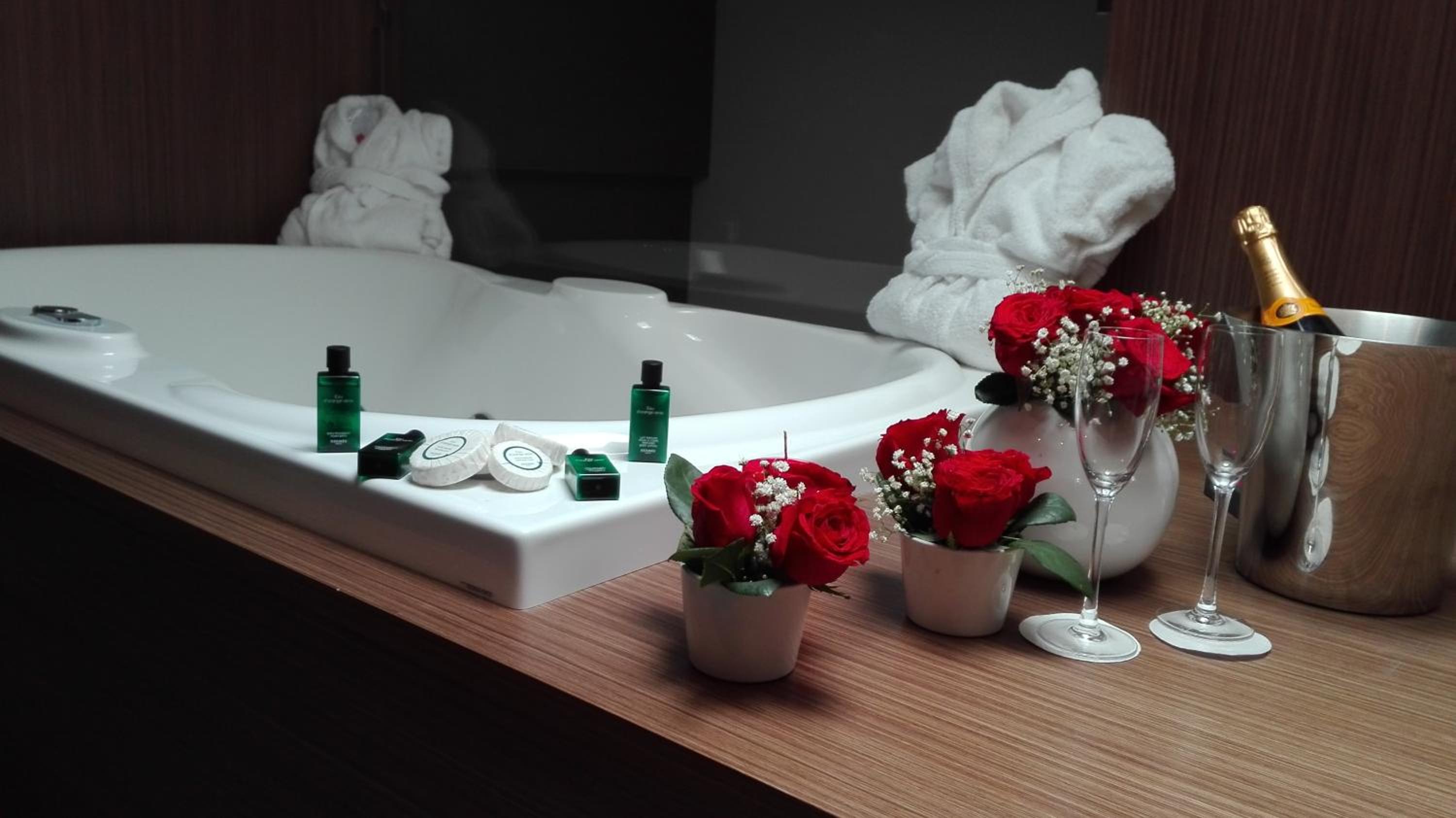 Junior Suite with Hot Tub - Split Level photo 3