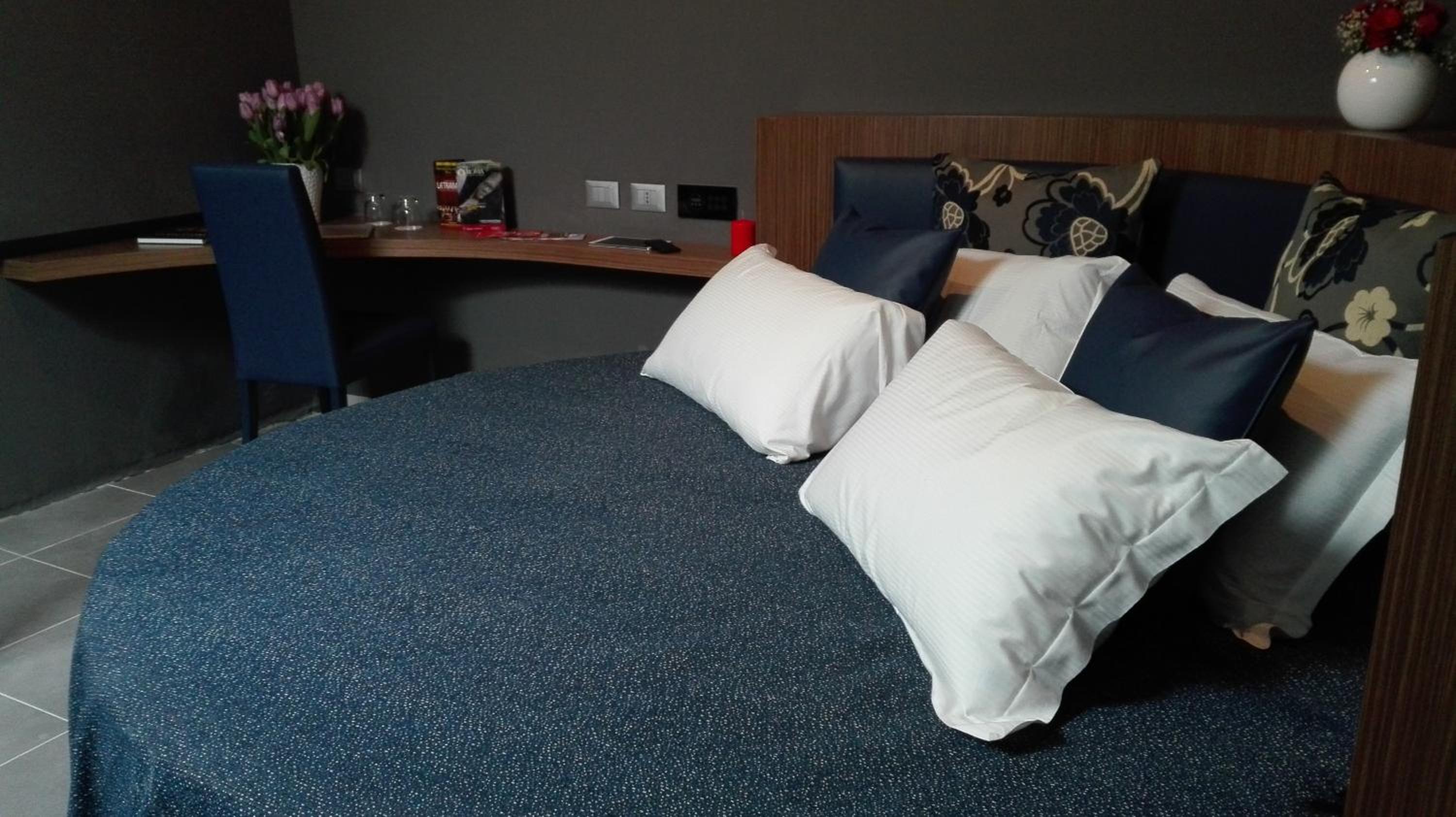 Junior Suite with Hot Tub - Split Level photo 2