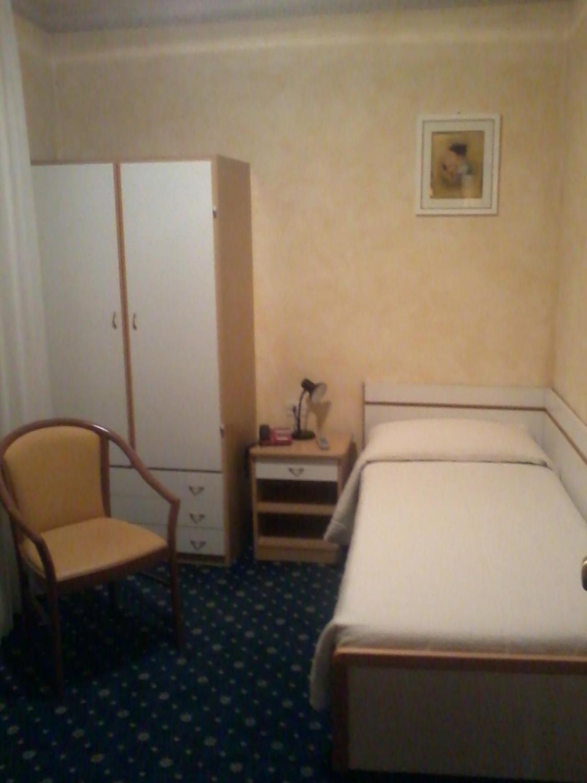Single Room photo 1