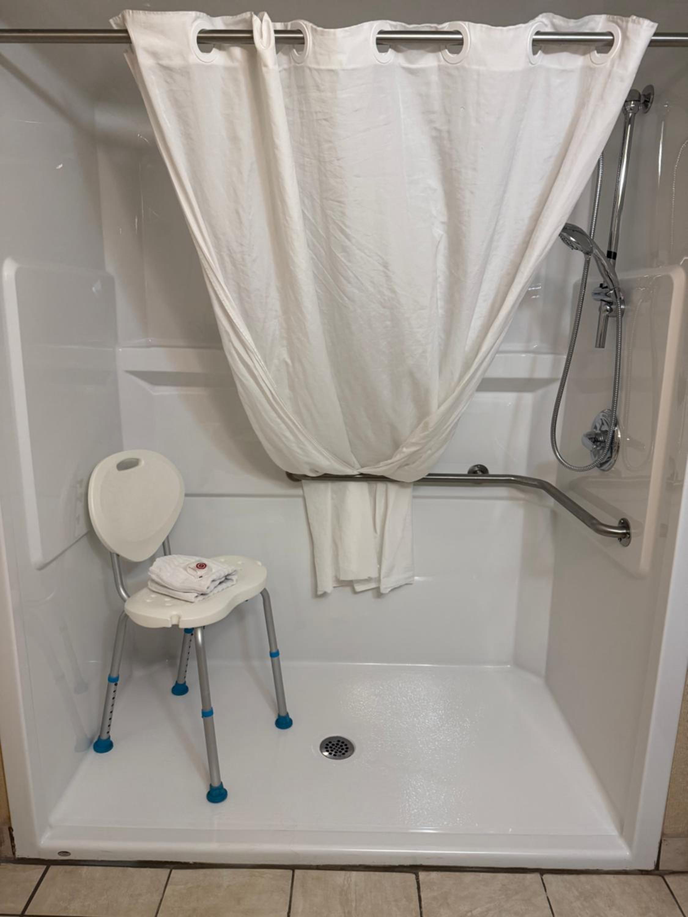 Queen Room with Roll-In Shower - Disability Access/Non Smoking photo 2