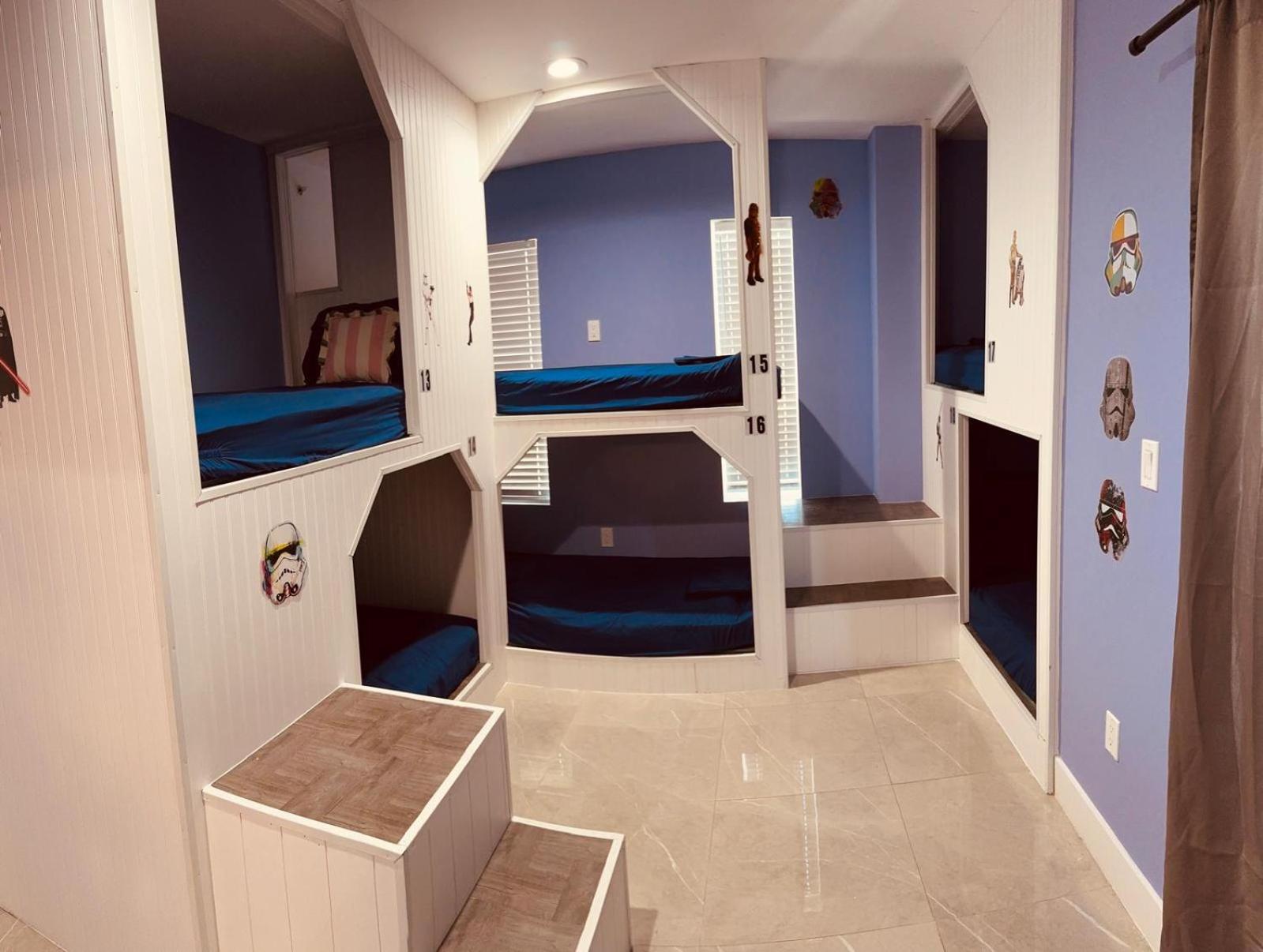 Bed in 6-Bed Mixed Dormitory Room photo 2