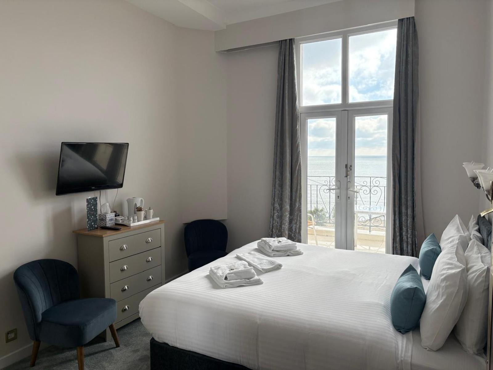 King Room with Shared Balcony