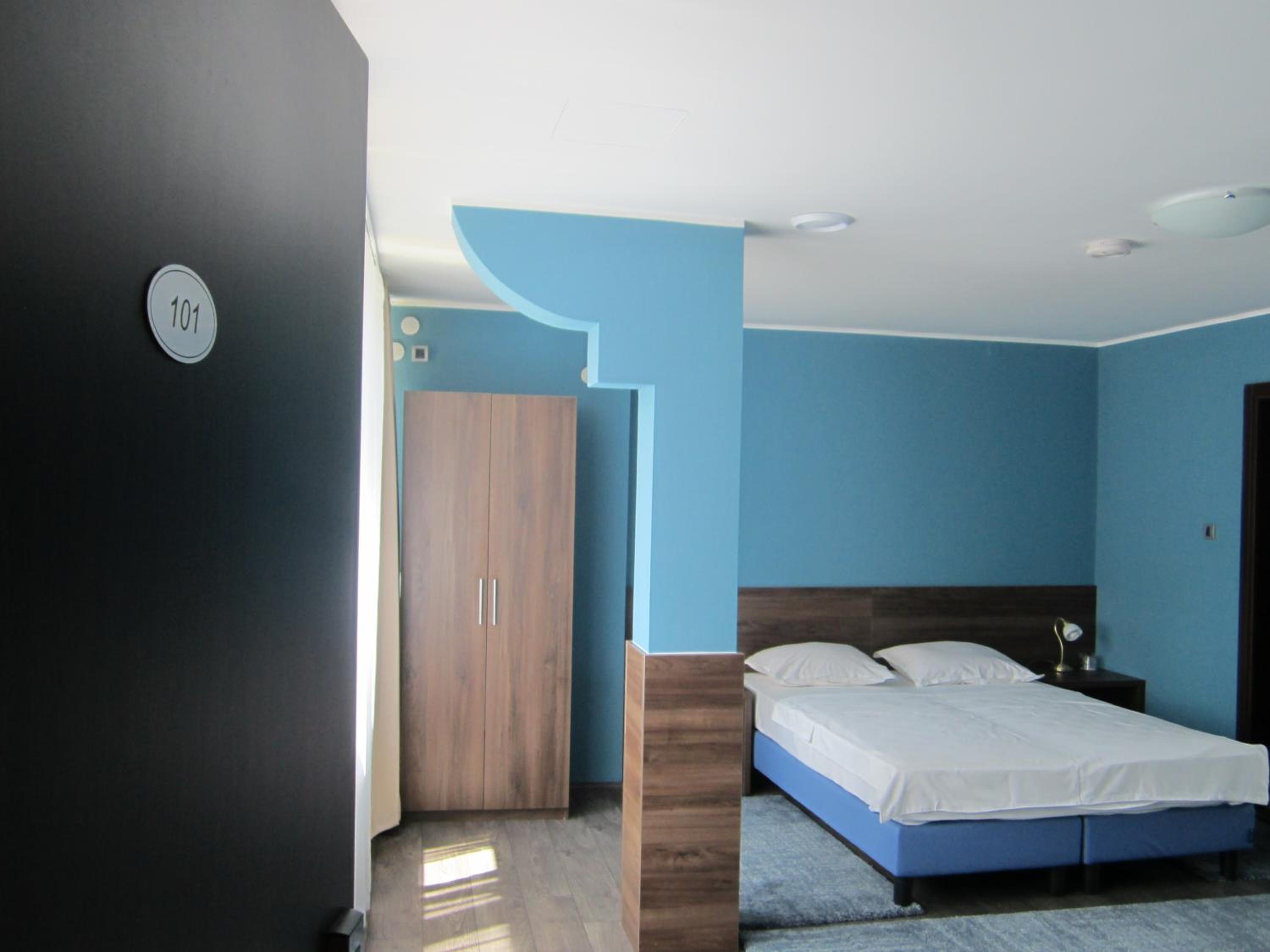 Family Room - Photo 3