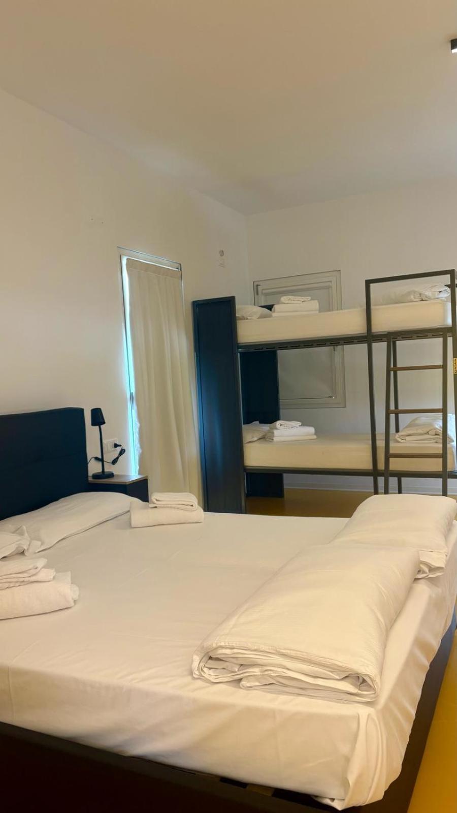 Quadruple Room with Private External Bathroom - Photo 6