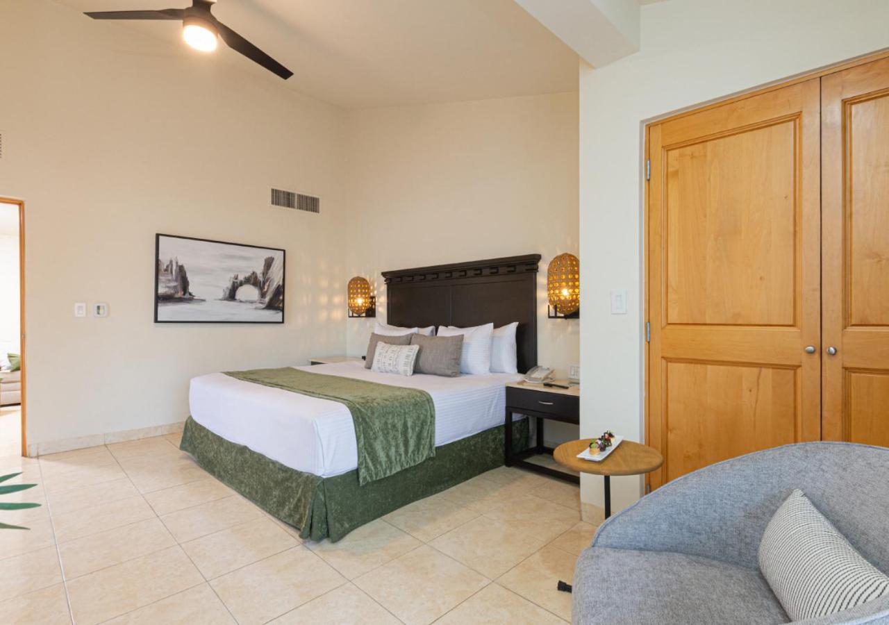Superior Suite with Sea View - Photo 2