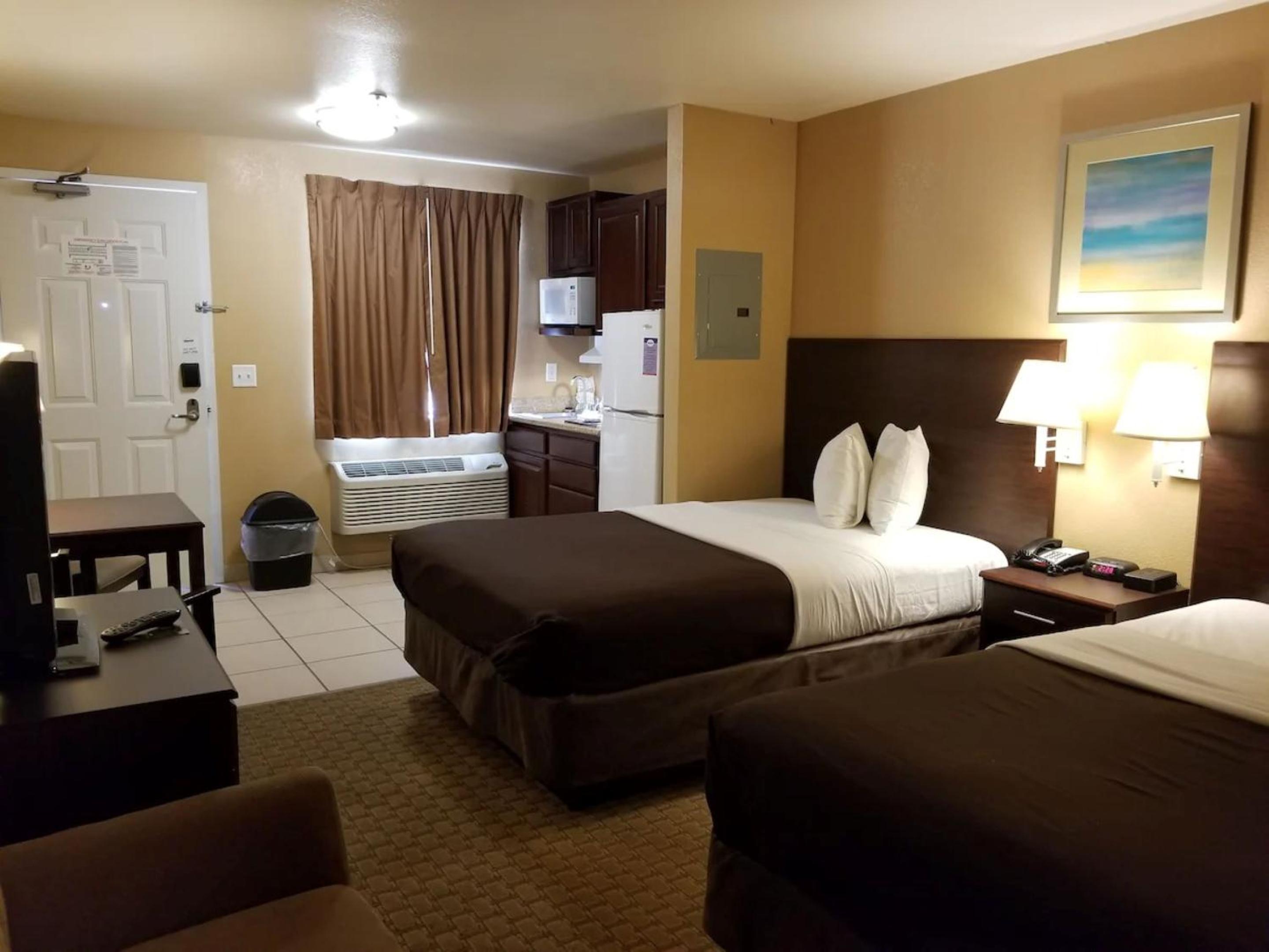 Efficiency Quadruple Room with Two Queen Beds - Non Smoking