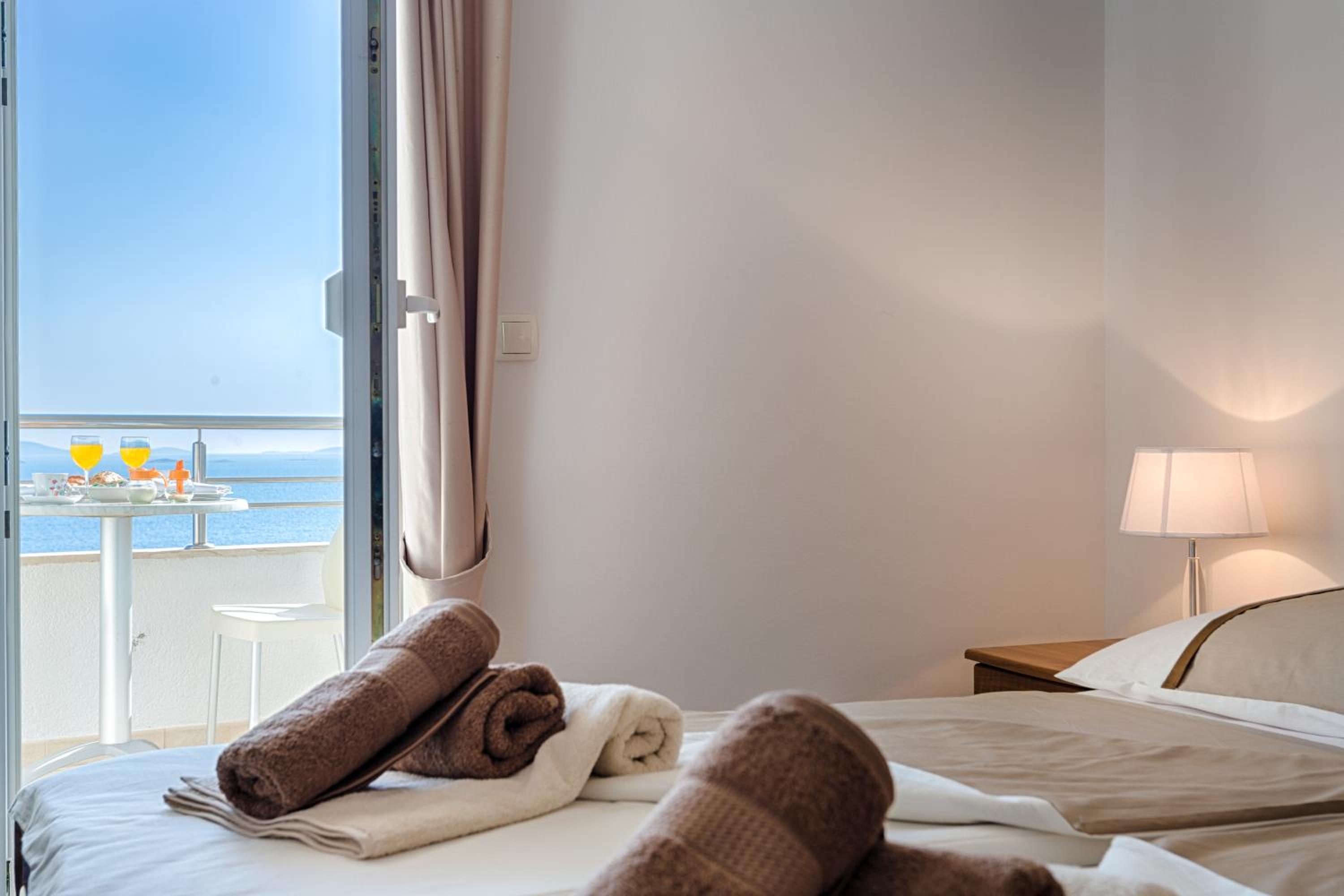 Double Room with Balcony and Sea View - Photo 2