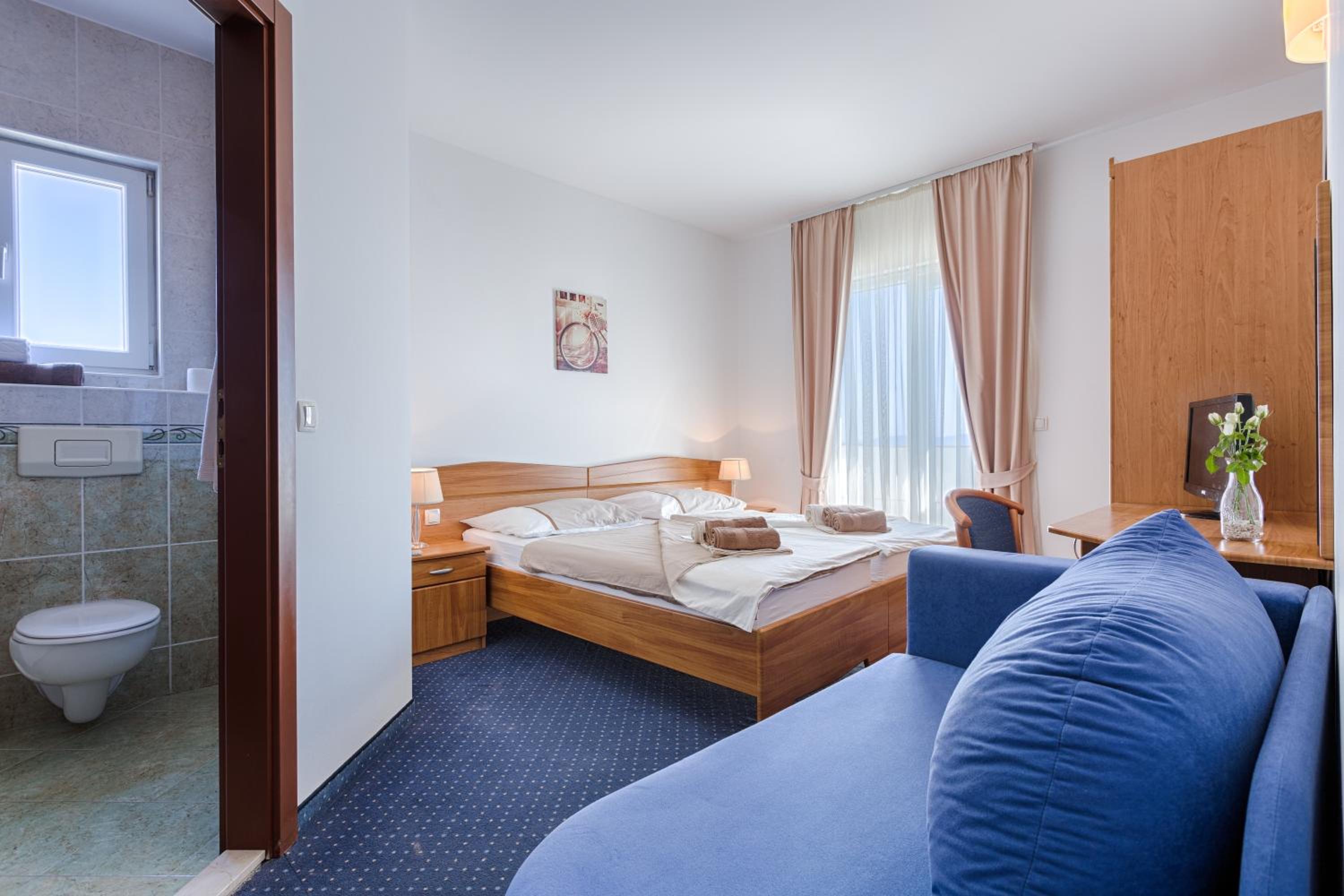 Double Room with Balcony and Sea View - Photo 1