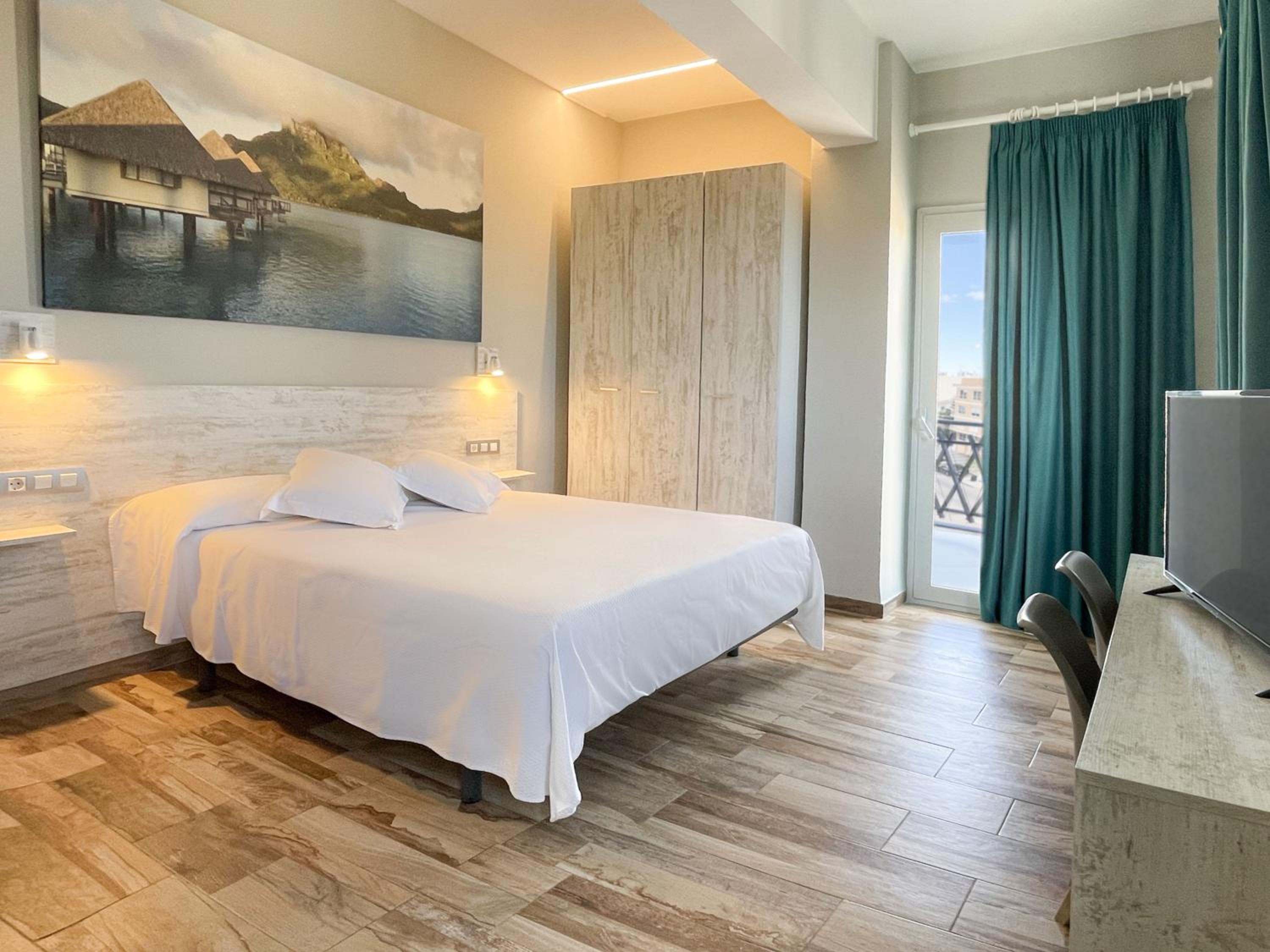 Double Room with Balcony and Sea View