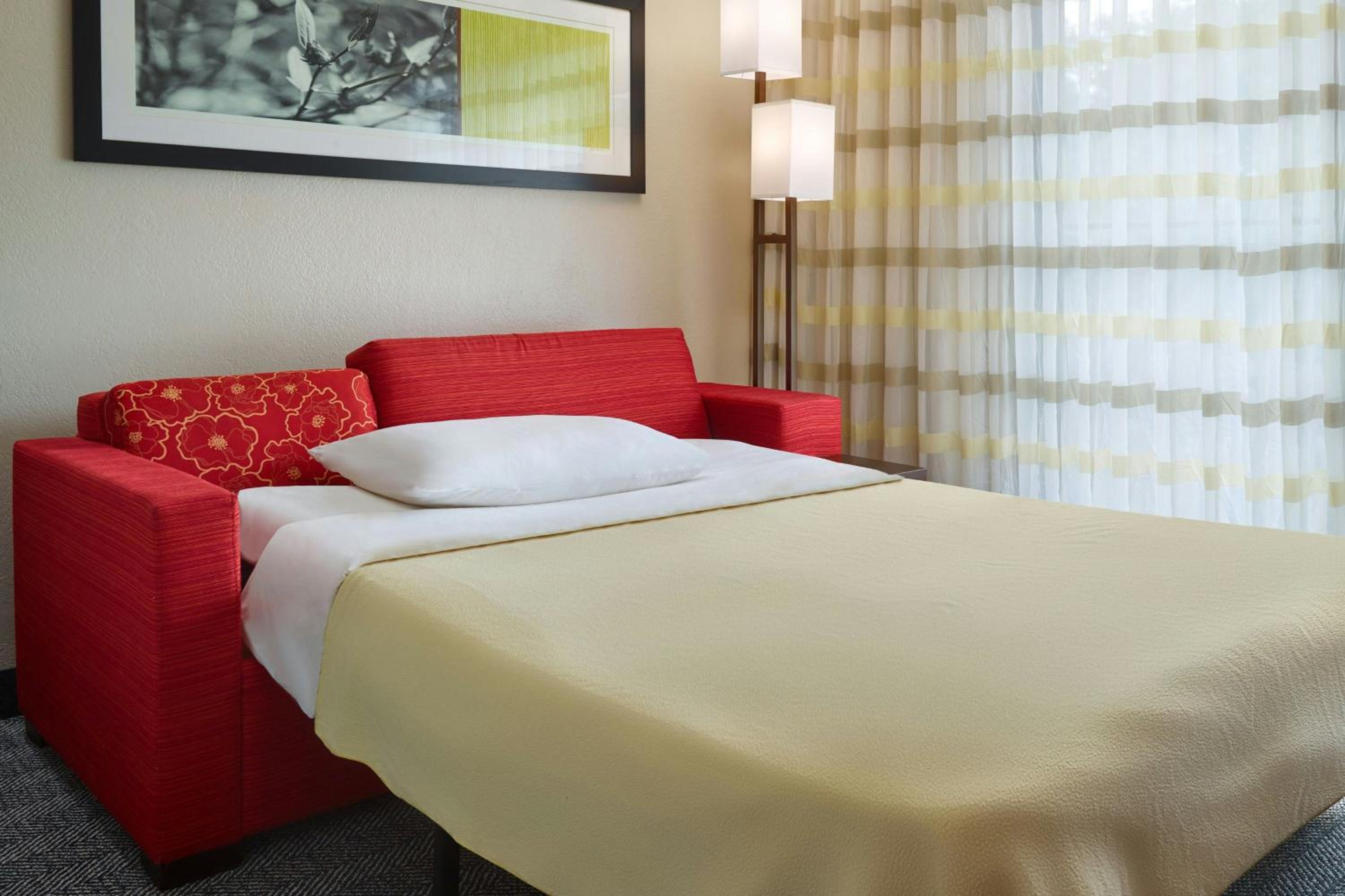 King Room with Sofa Bed and Courtyard View - Photo 4