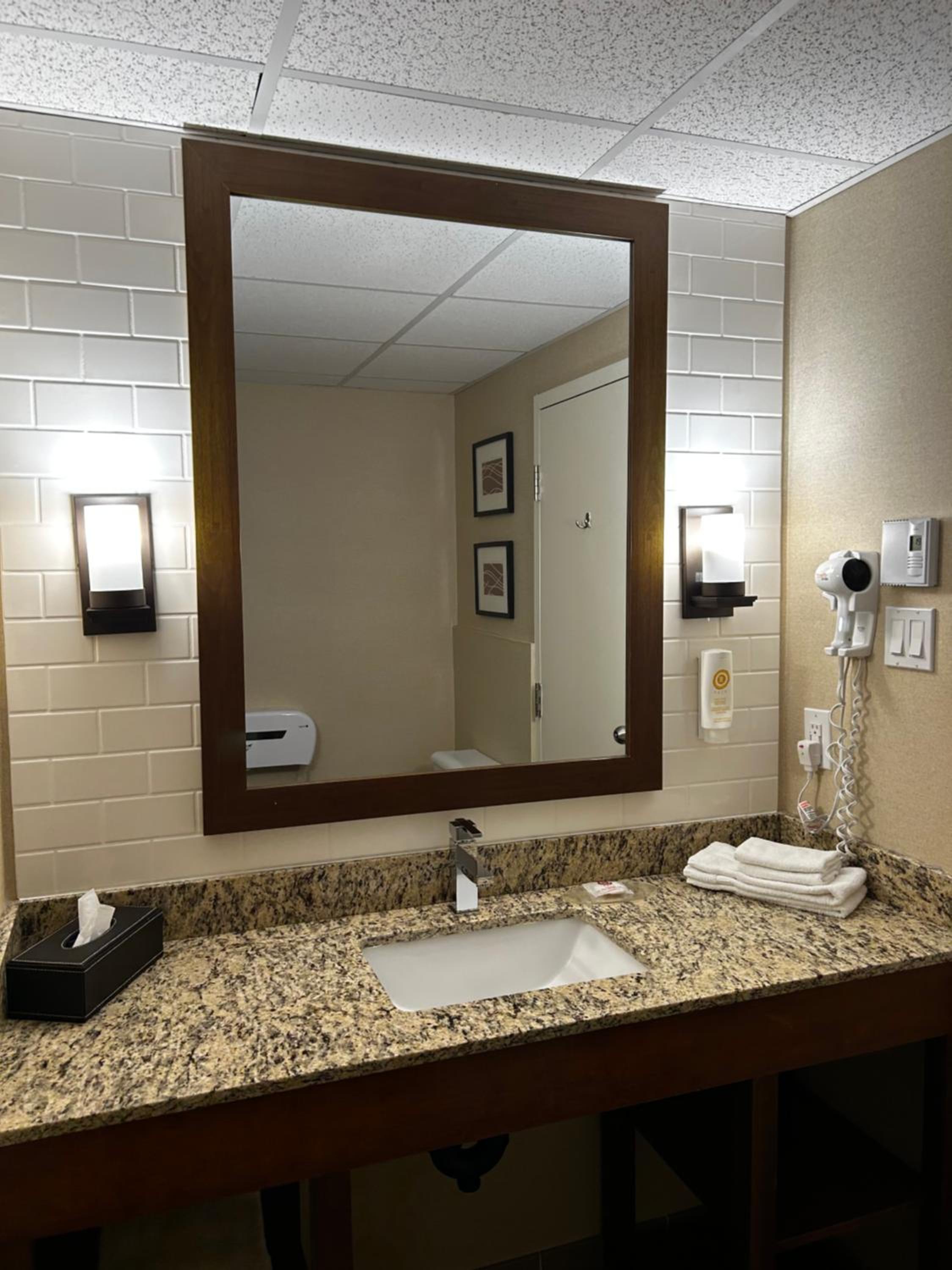 Superior King Suite - Non-Smoking photo 2