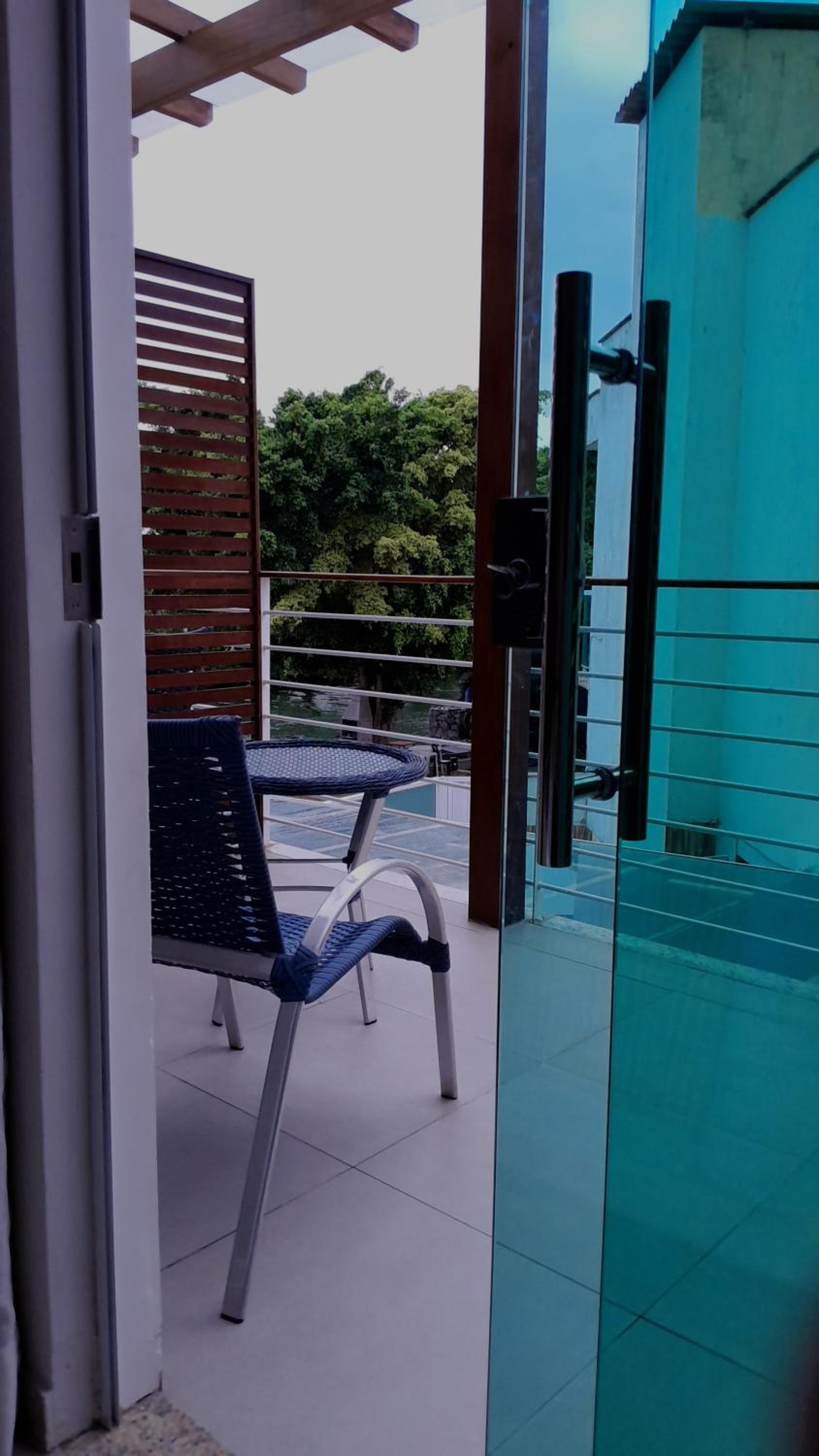 Suite with Balcony - Photo 4