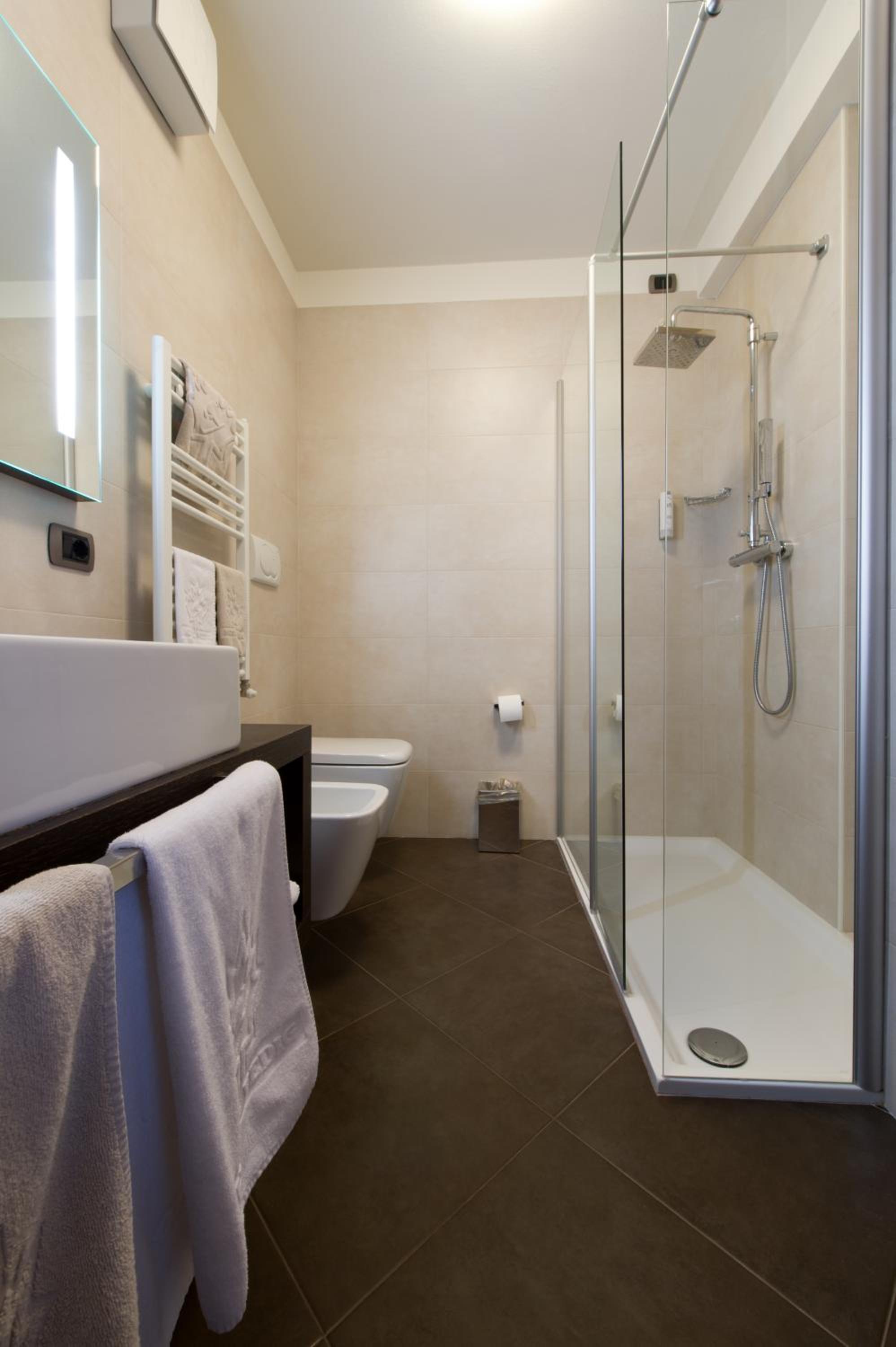 Superior Double Room with Balcony - Photo 11