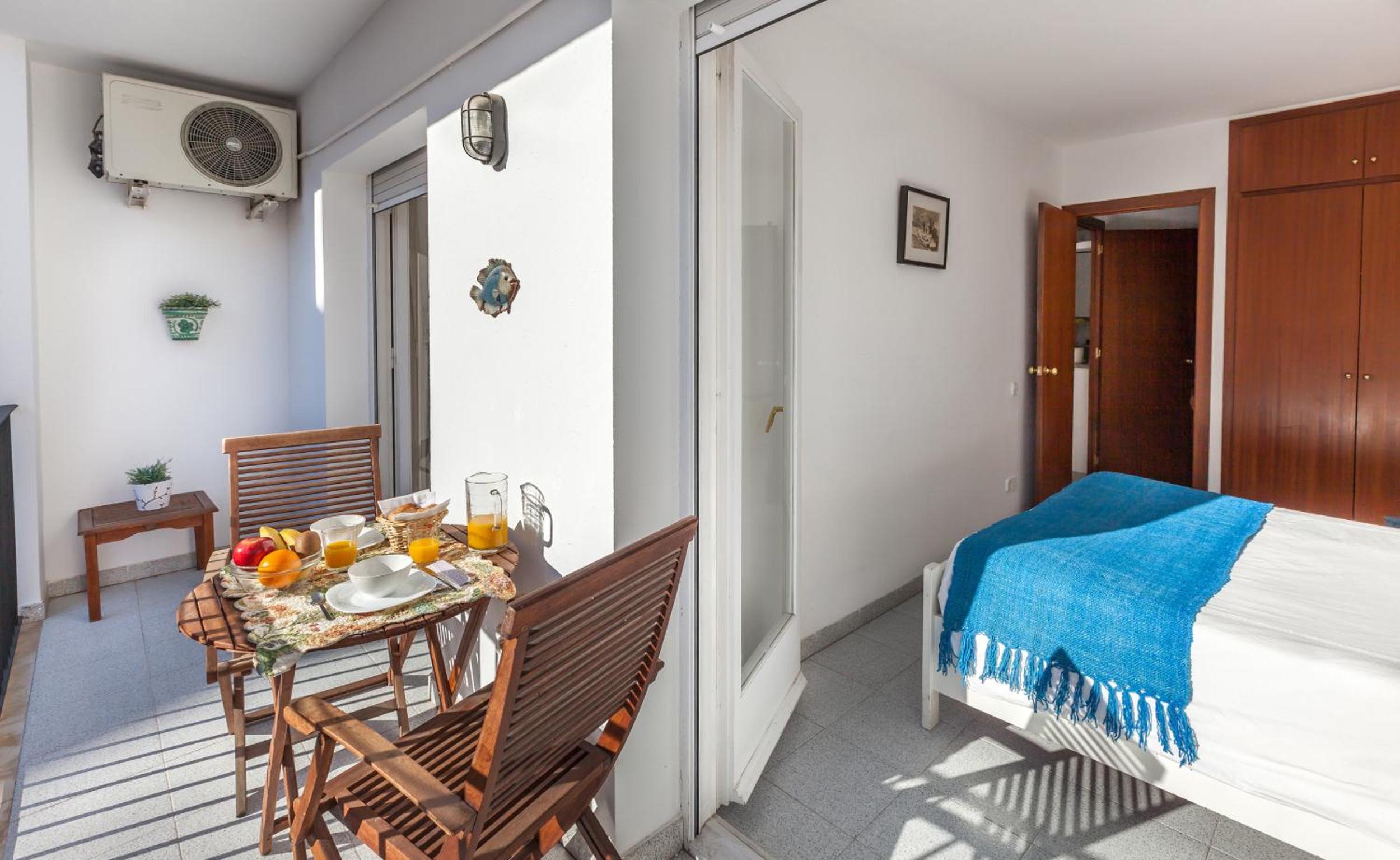 Apartamento de una habitación con balcón
