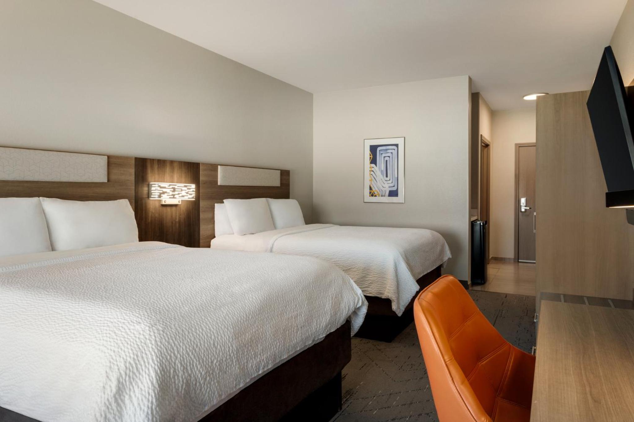 Standard Room with Two Queen Beds photo 3