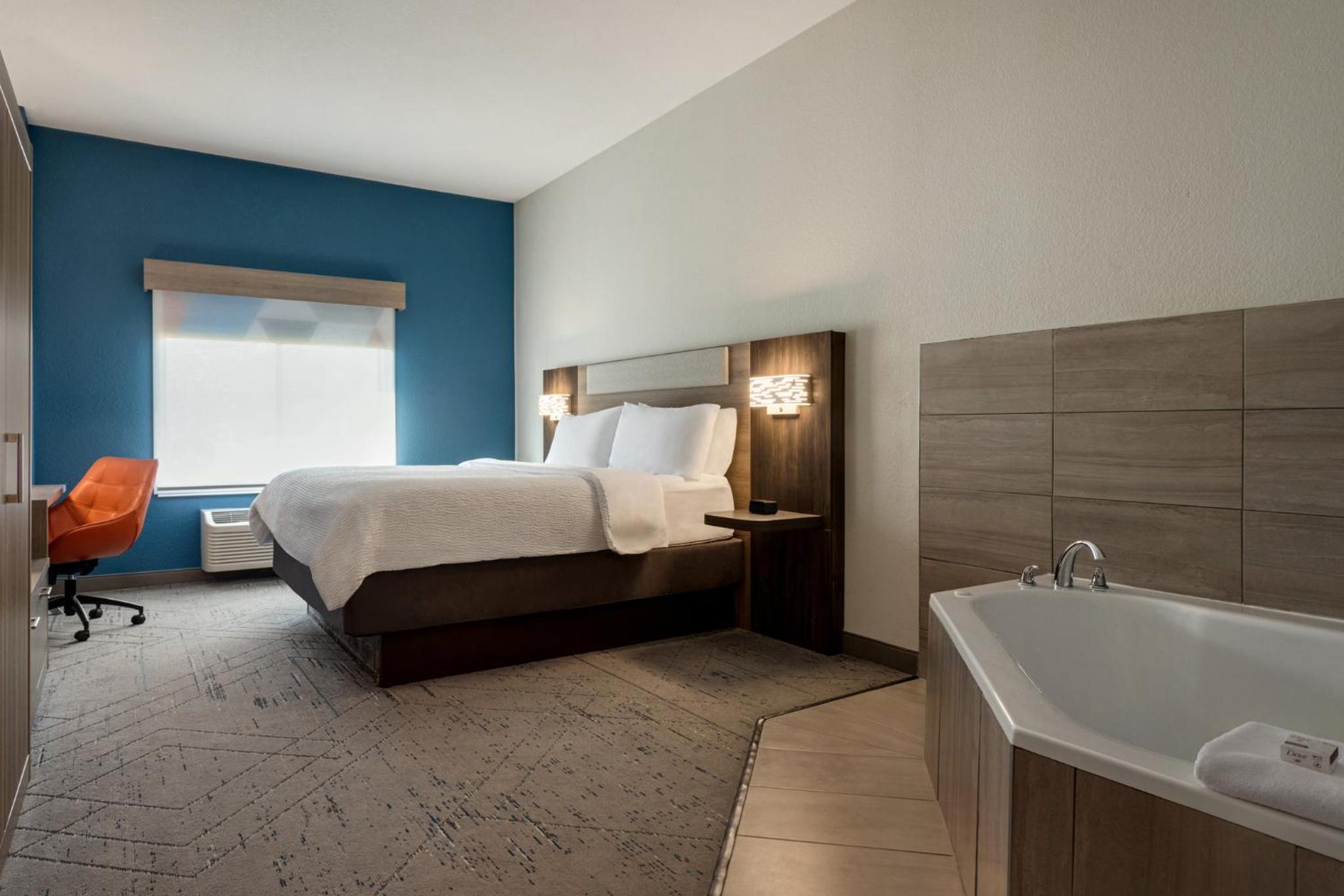 King Room with Jetted Tub photo 1
