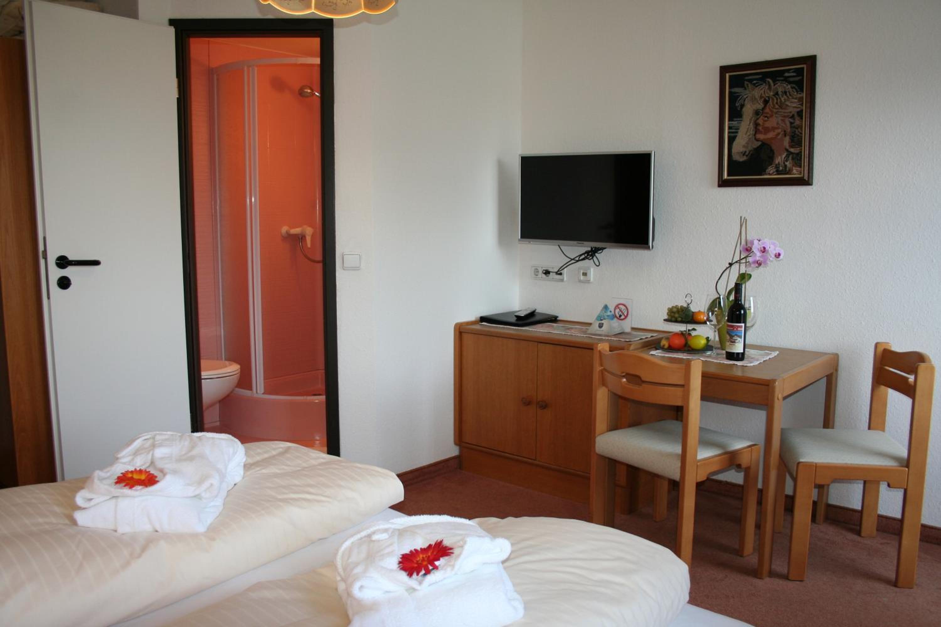 Double Room - Photo 17