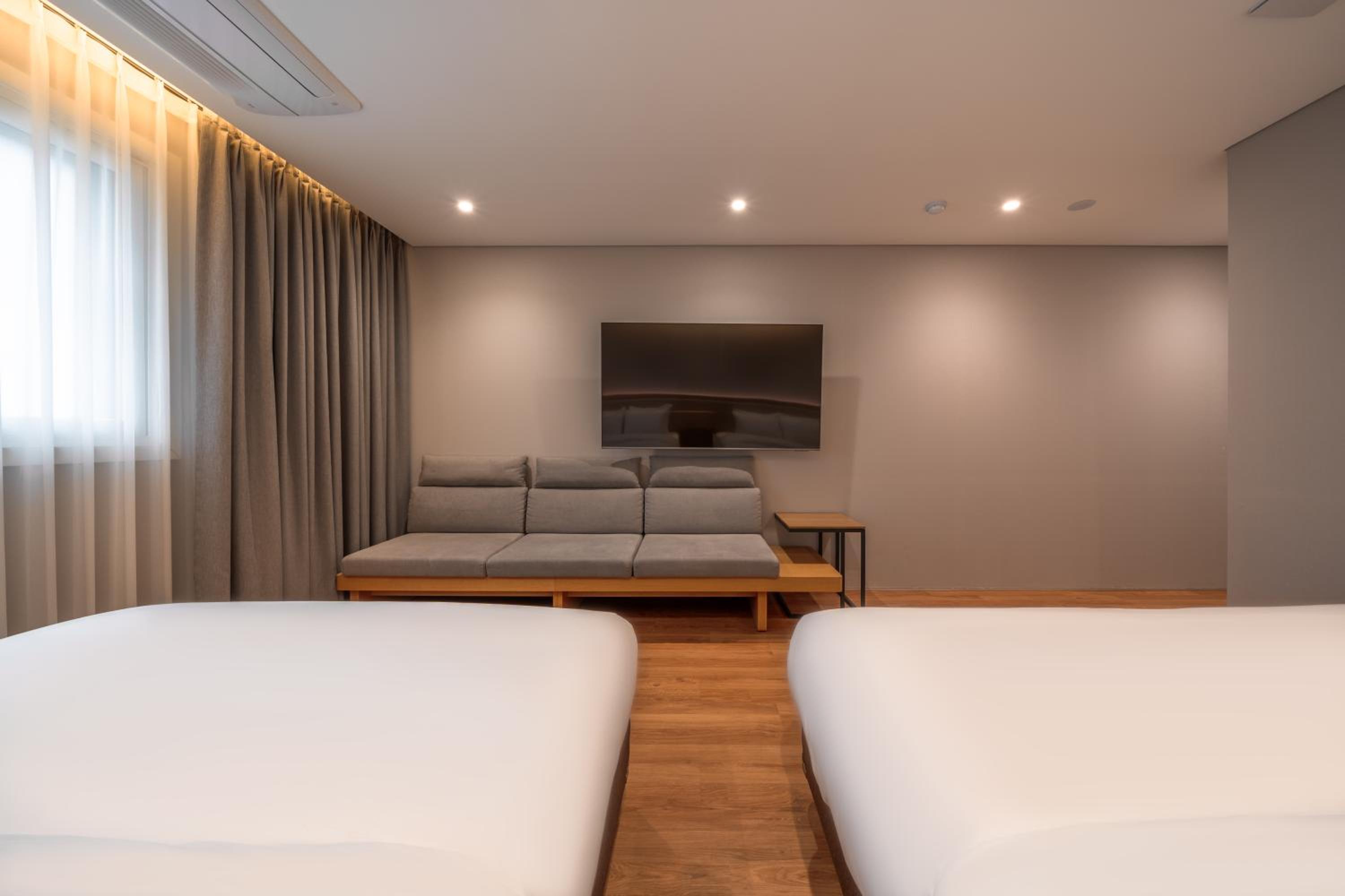 Family Room with Bath - Photo 2