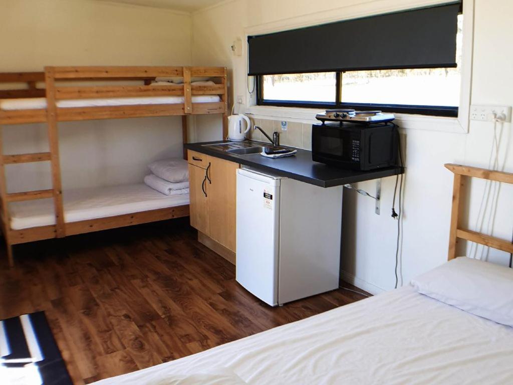 Non-Ensuite Wood Cabins (Bunk and Queen Beds) photo 2