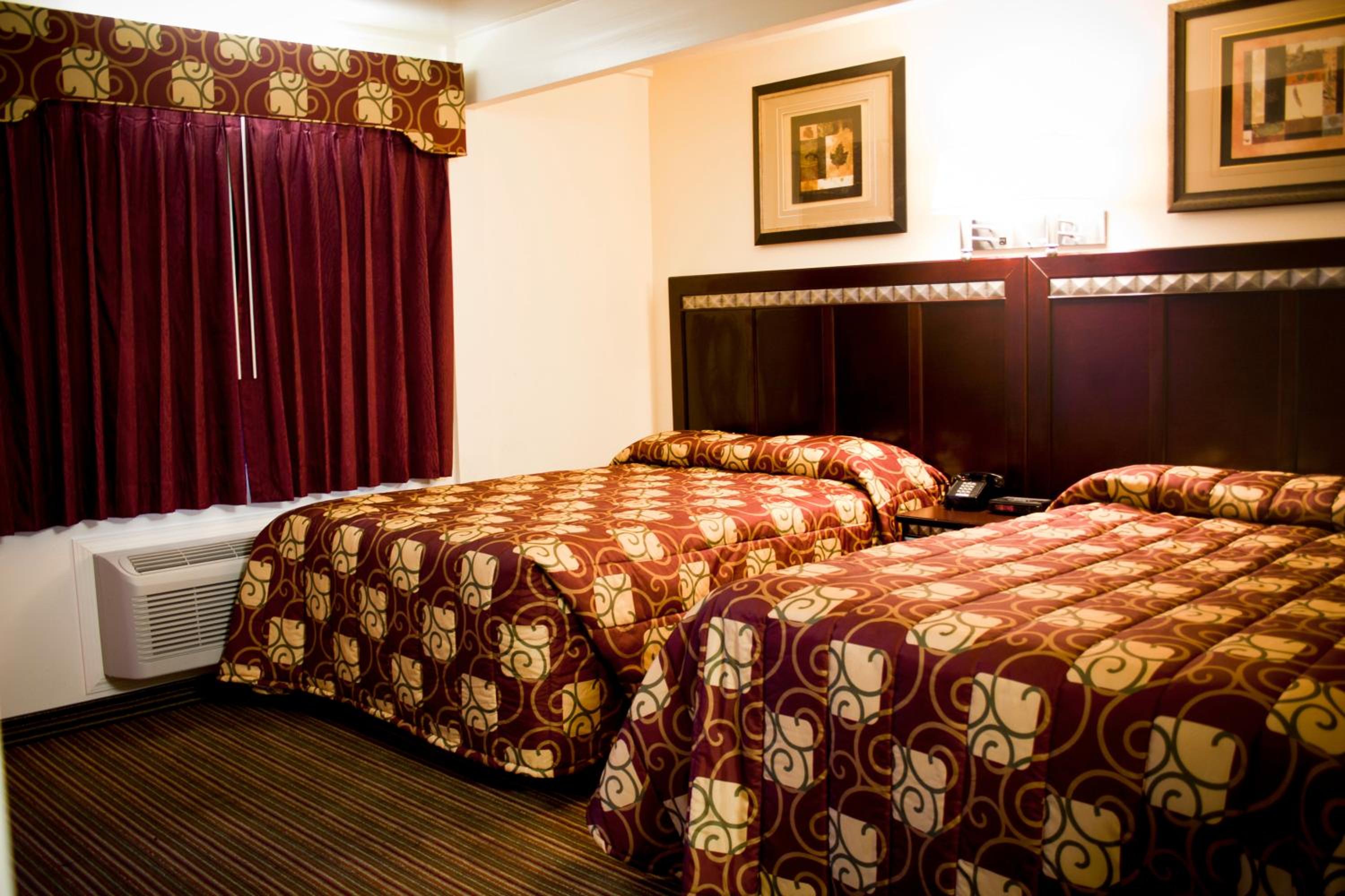 Double Room with Two Double Beds - Photo 5