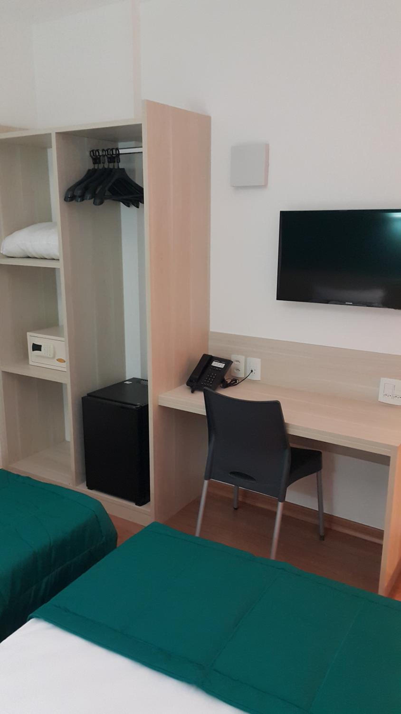 Standard Twin Room photo 2