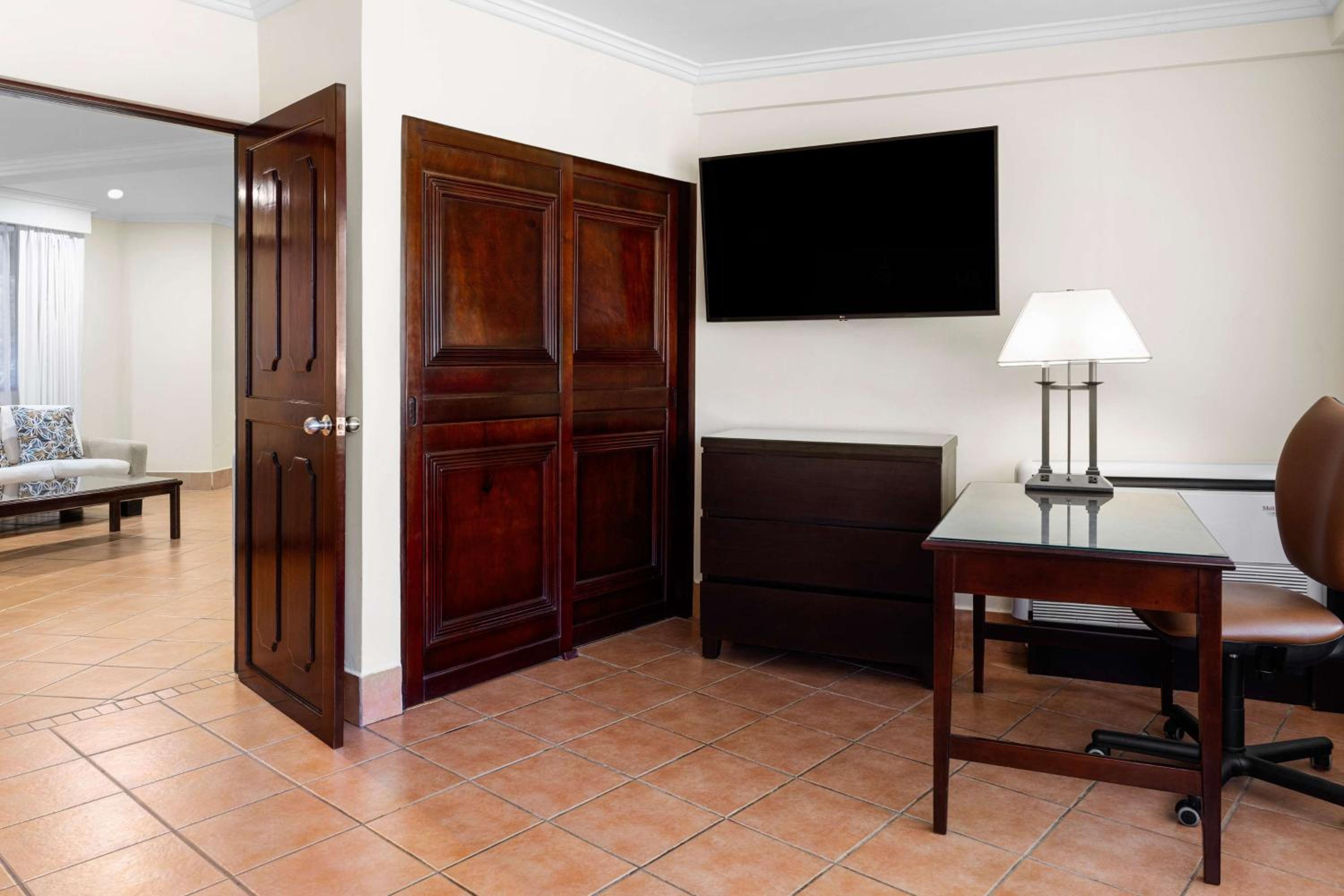 Two-Bedroom Master Suite-Lounge Access