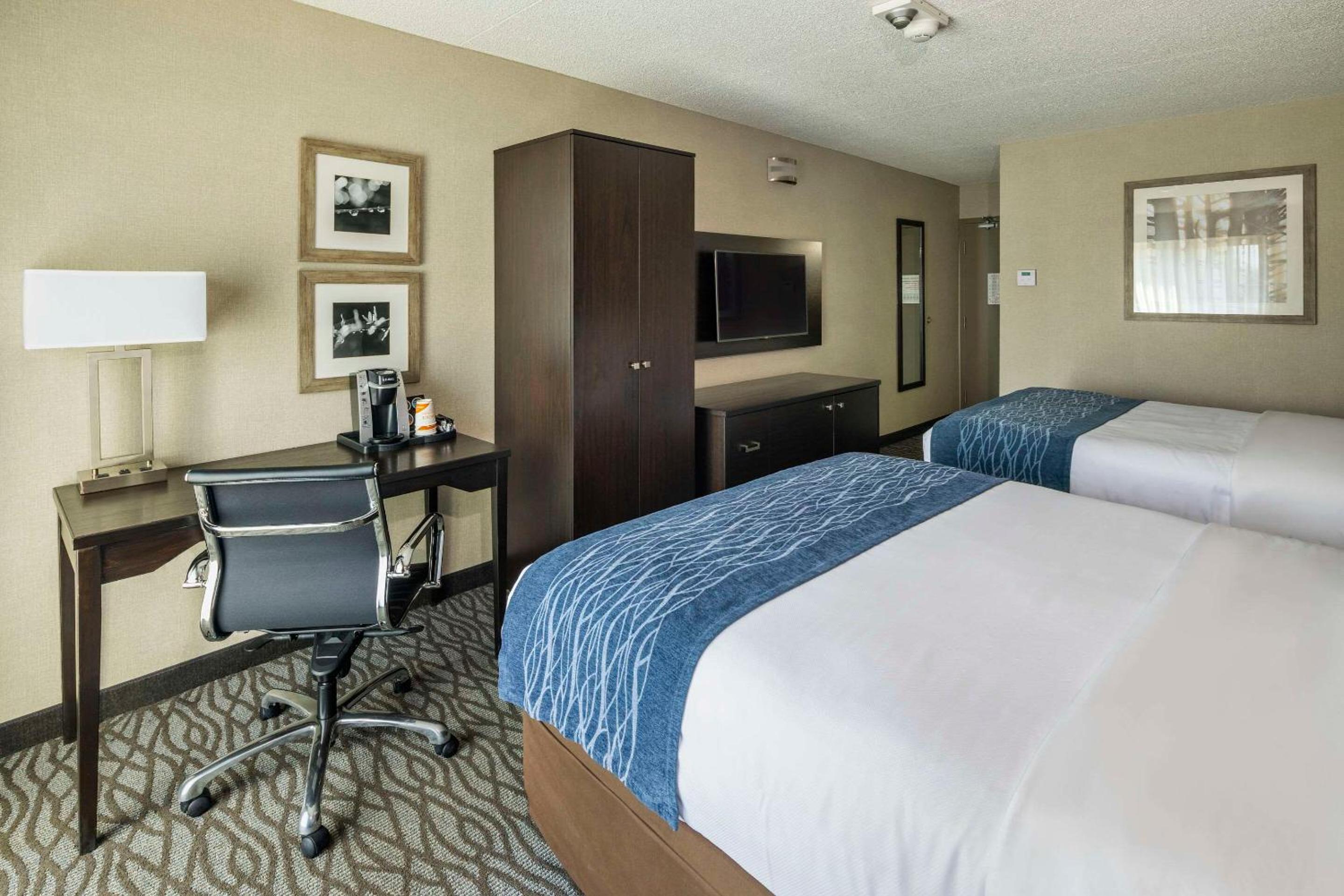 Queen Room with Two Queen Beds - 2nd Floor-Non-Smoking - Photo 2