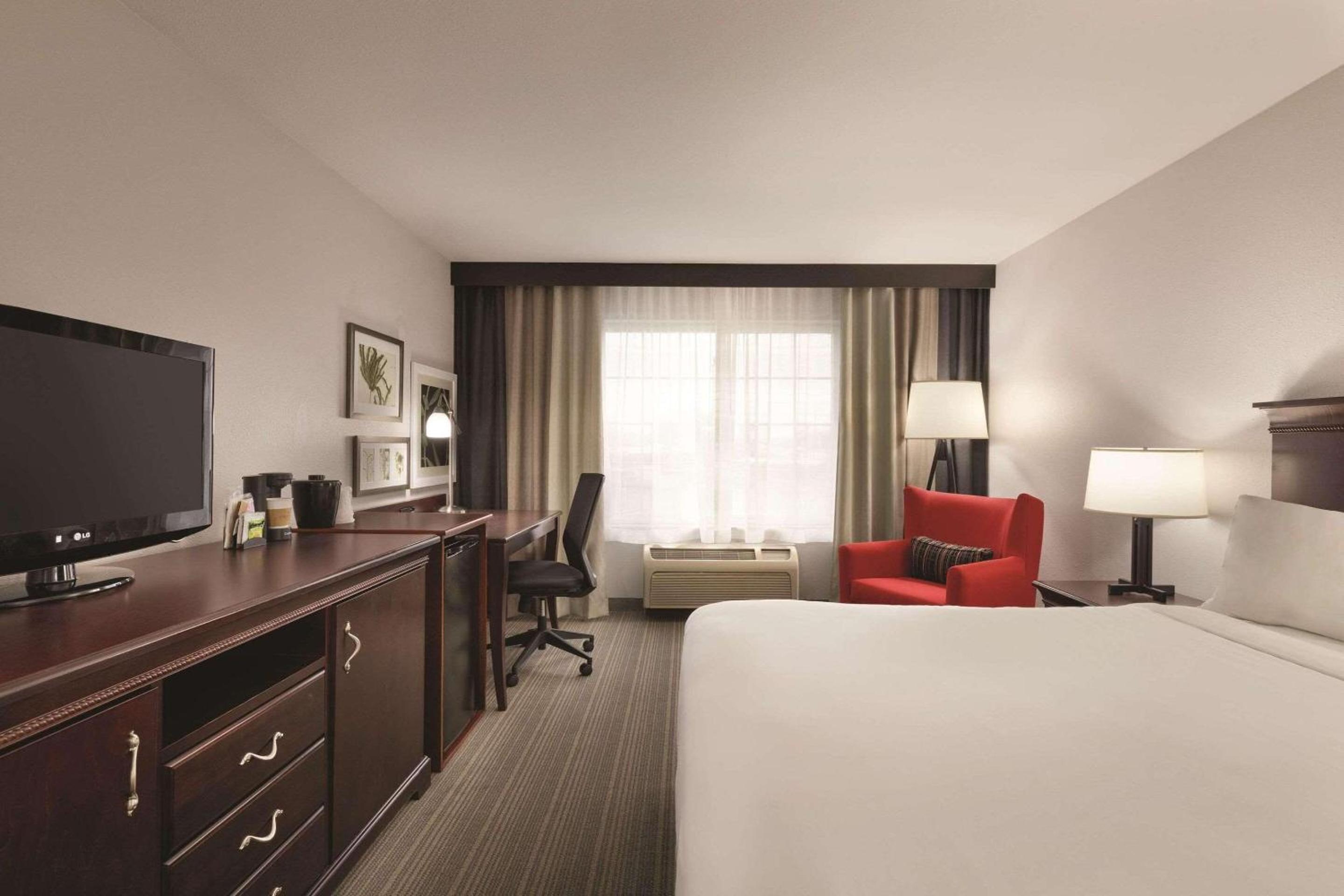 King Room - Disability Access/Non-Smoking - Photo 1
