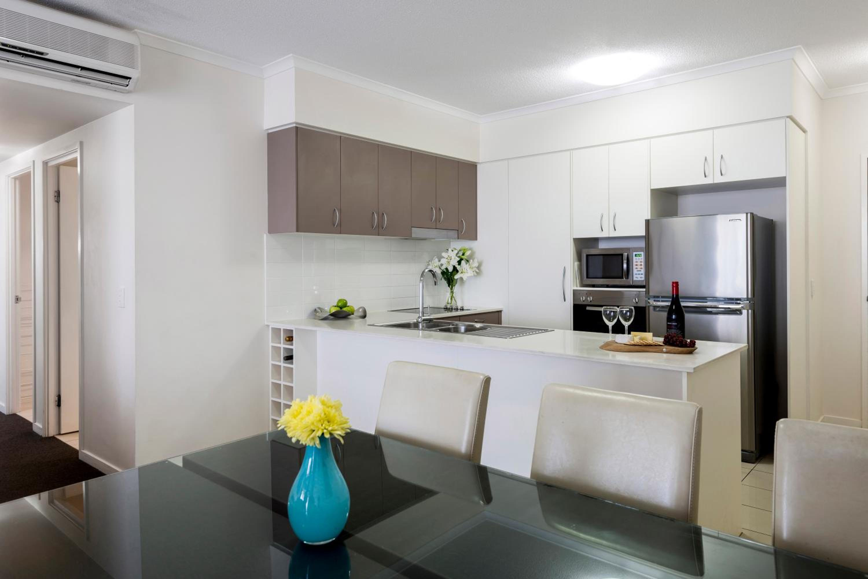 Three-Bedroom Apartment - No Housekeeping photo 3