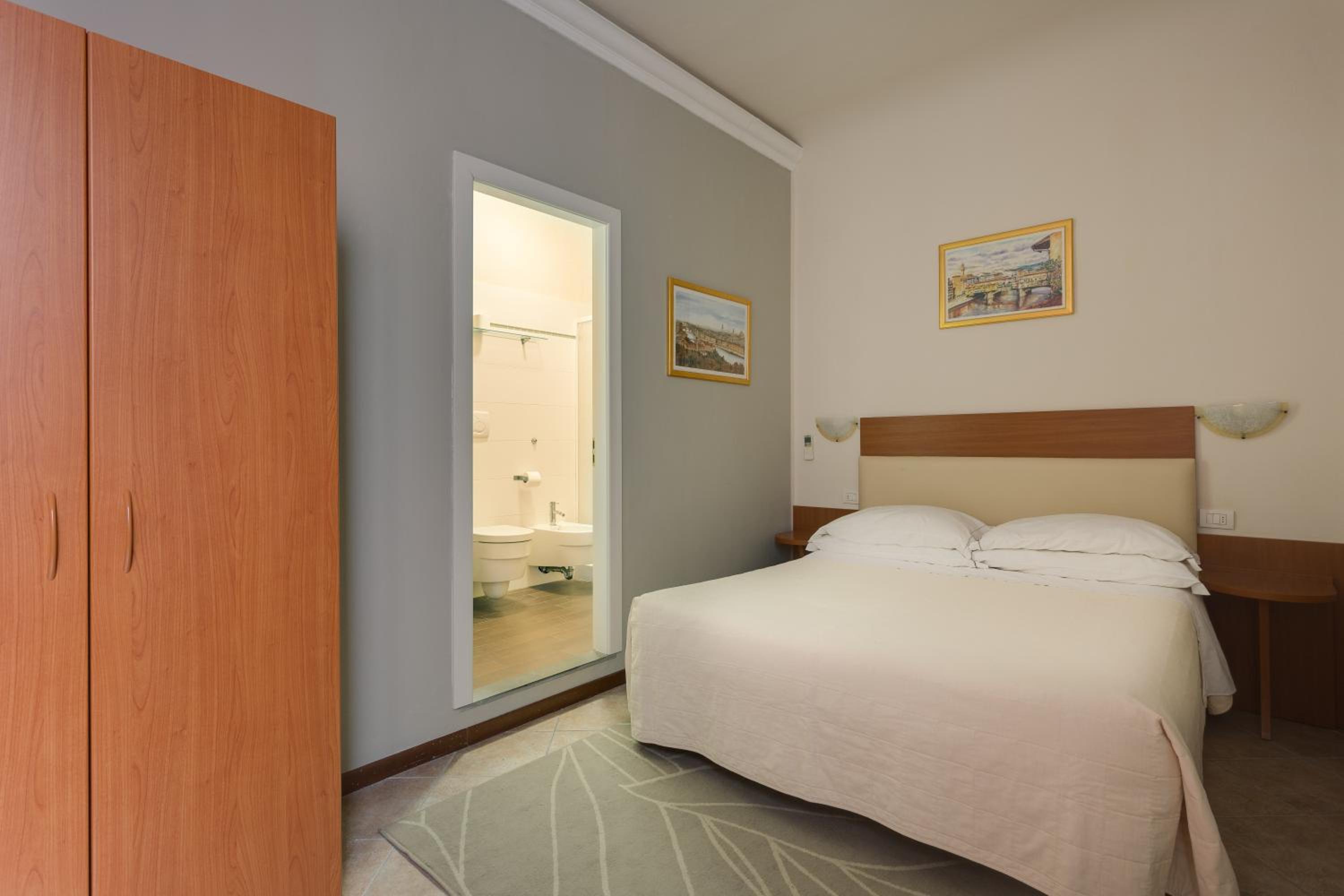 Double Room with Private Internal Bathroom photo 3