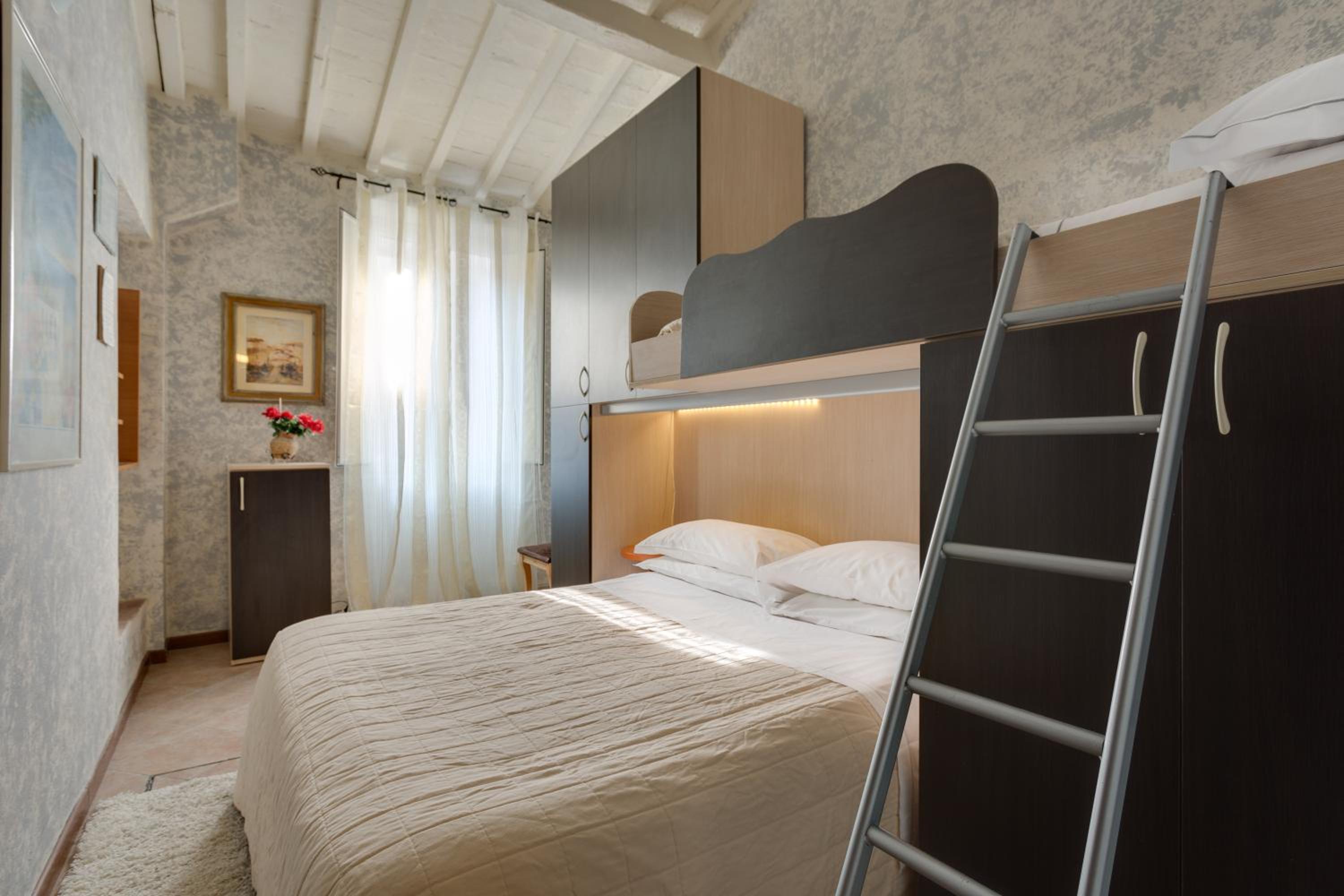 Triple Room with Private Internal Bathroom photo 1