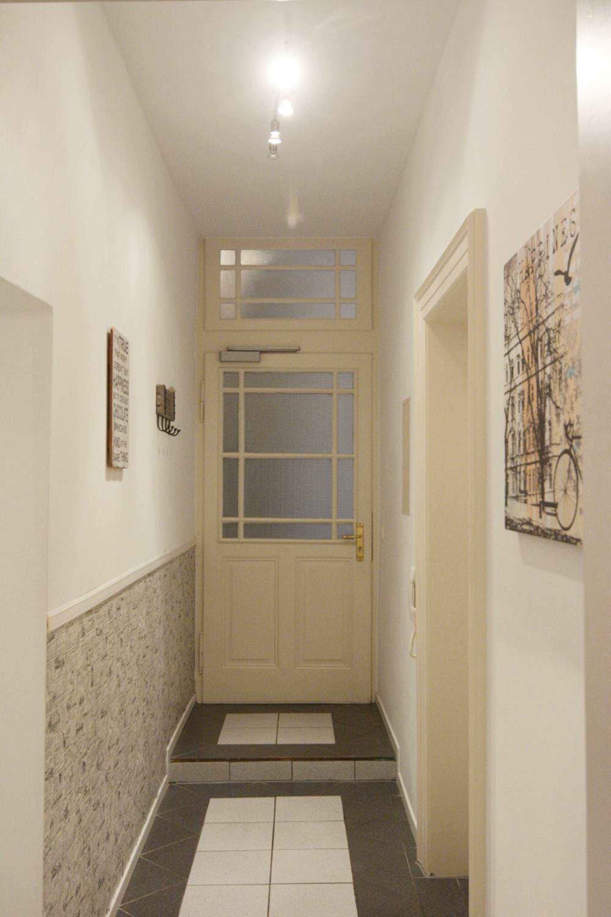 One-Bedroom Apartment photo 2