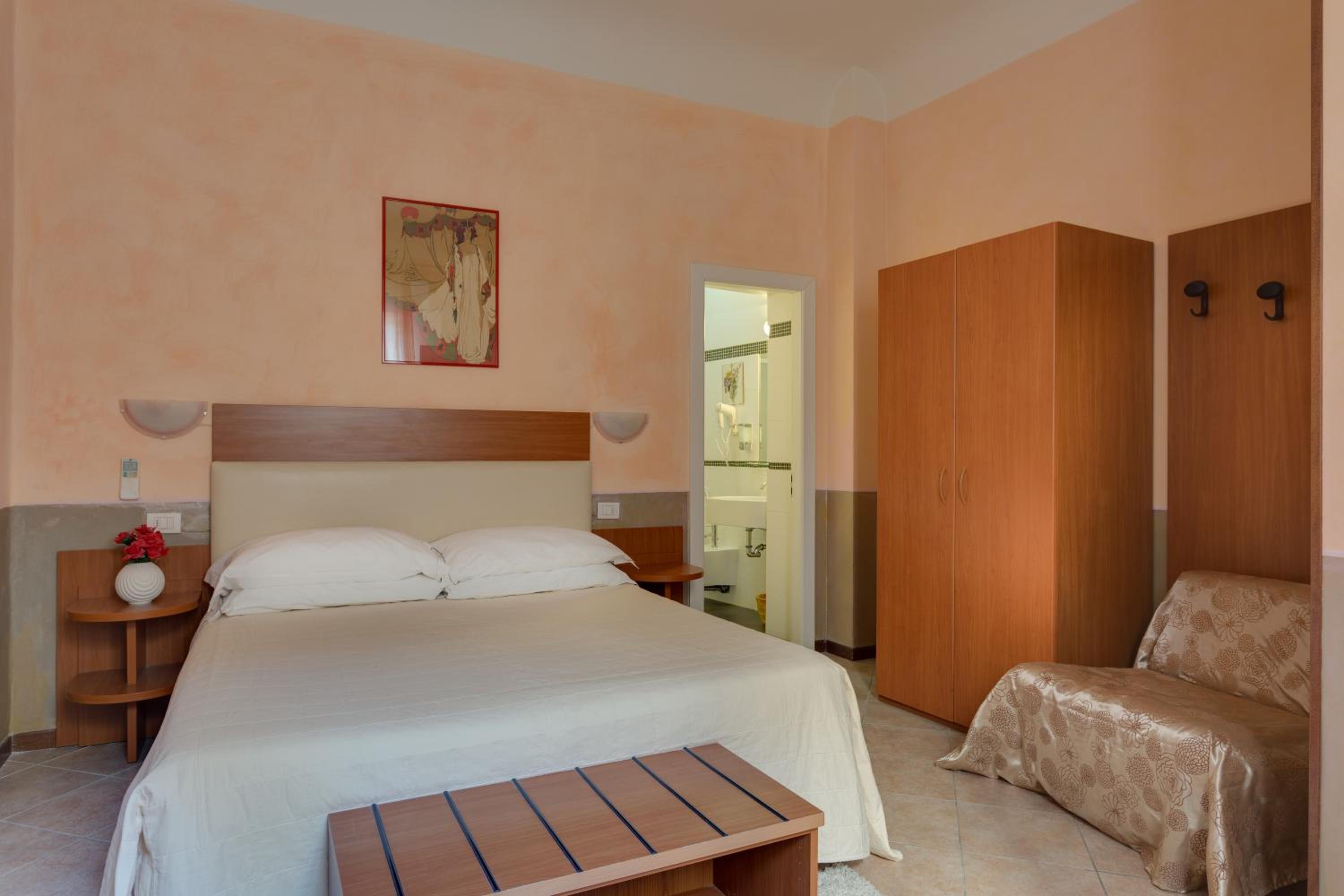 Double Room with Private Internal Bathroom photo 1