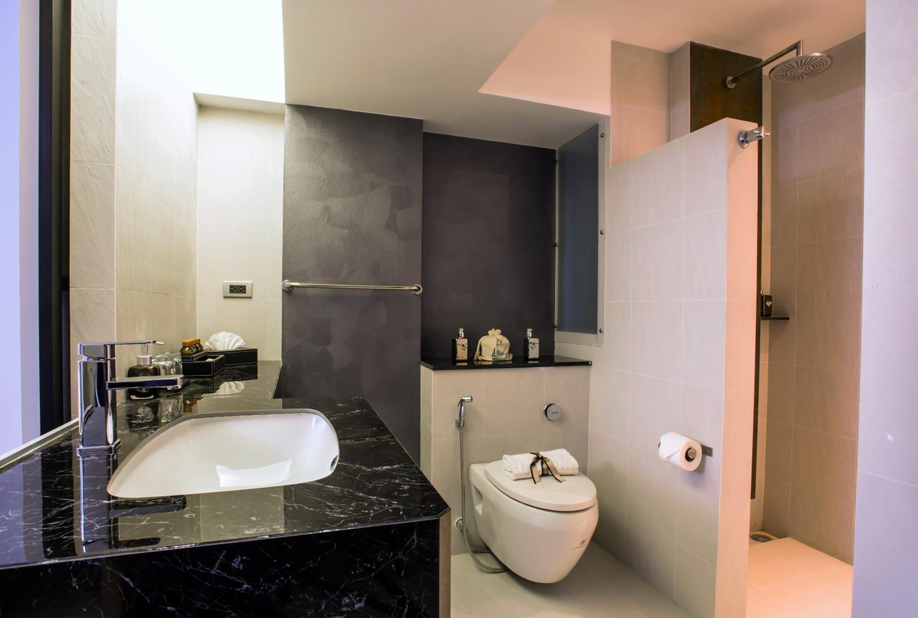 Deluxe Canal Twin Room photo 3