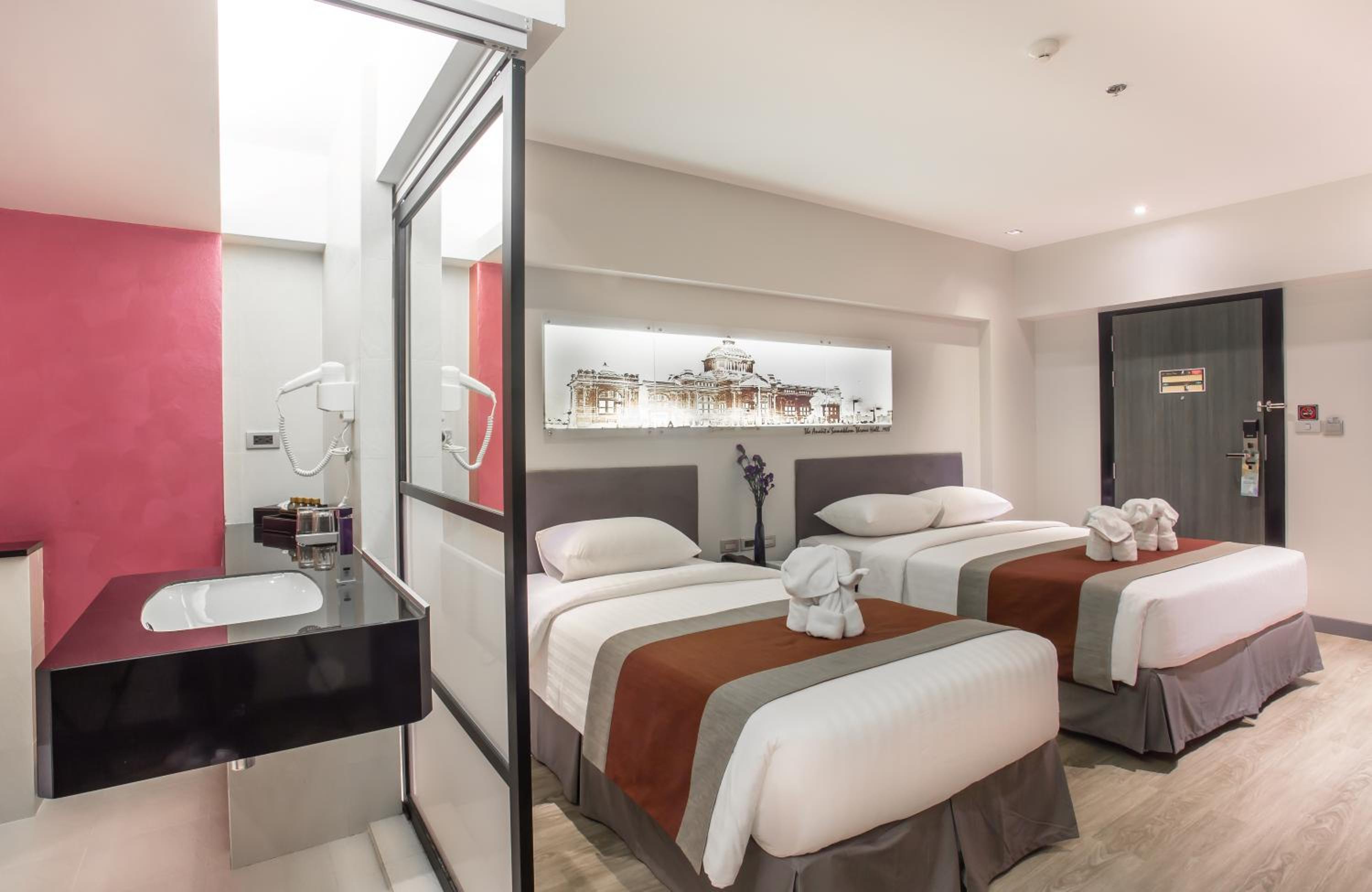 Deluxe Canal Twin Room
