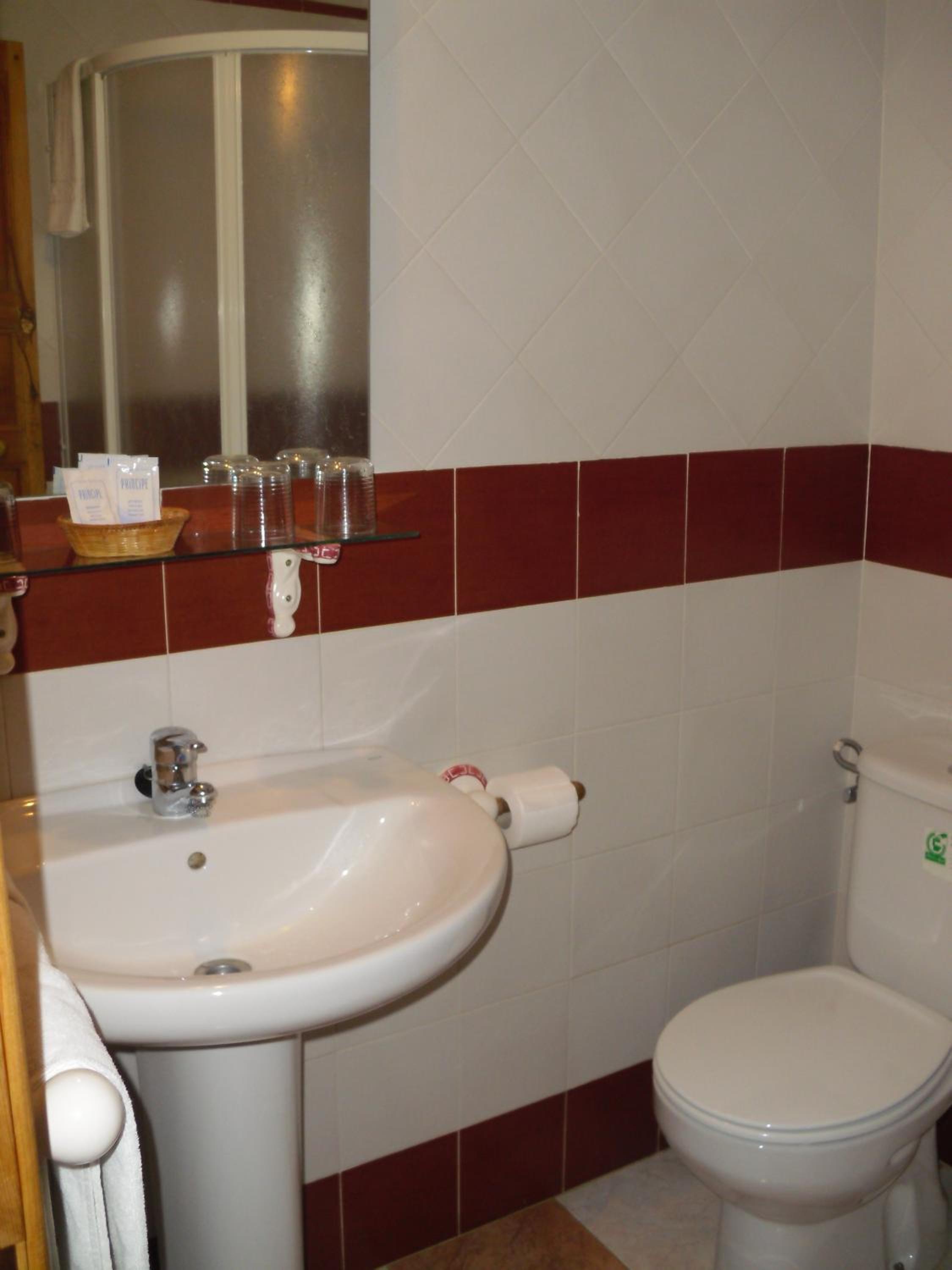 Double or Twin Room - Photo 11