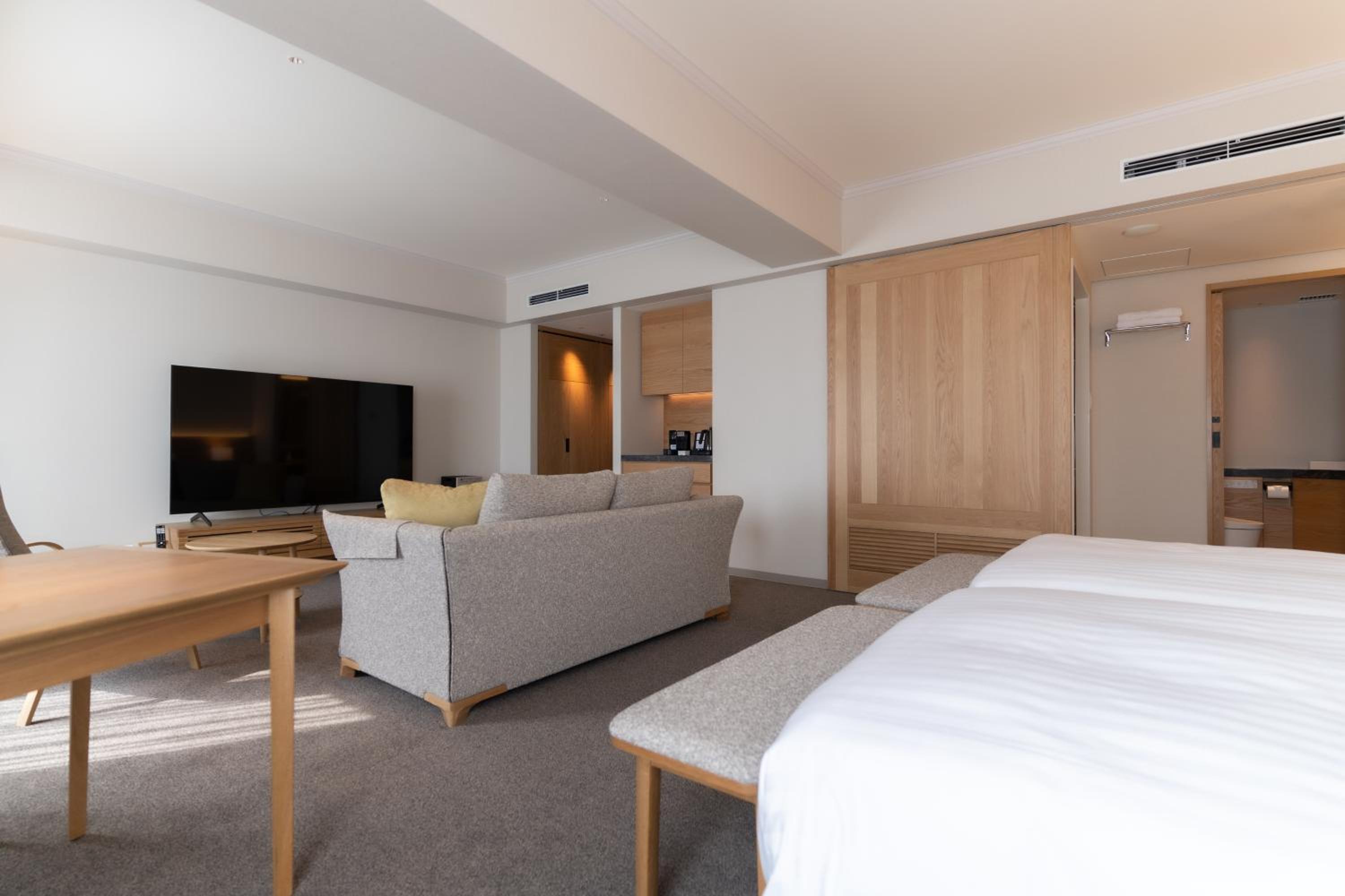 Authent Suite with Lounge Access-High Floor for 1Adult - Non-Smoking photo 3