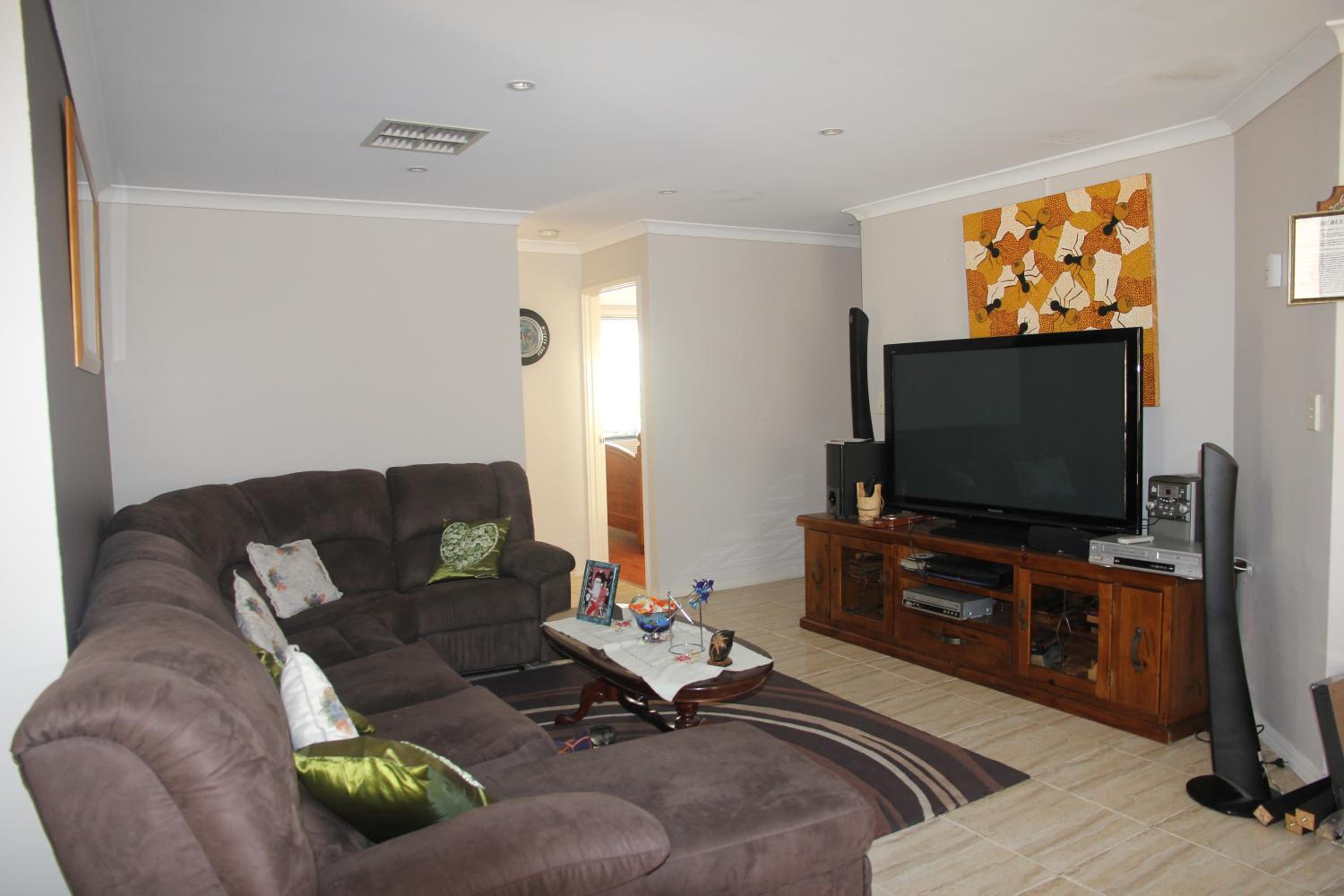 Queen Room photo 2