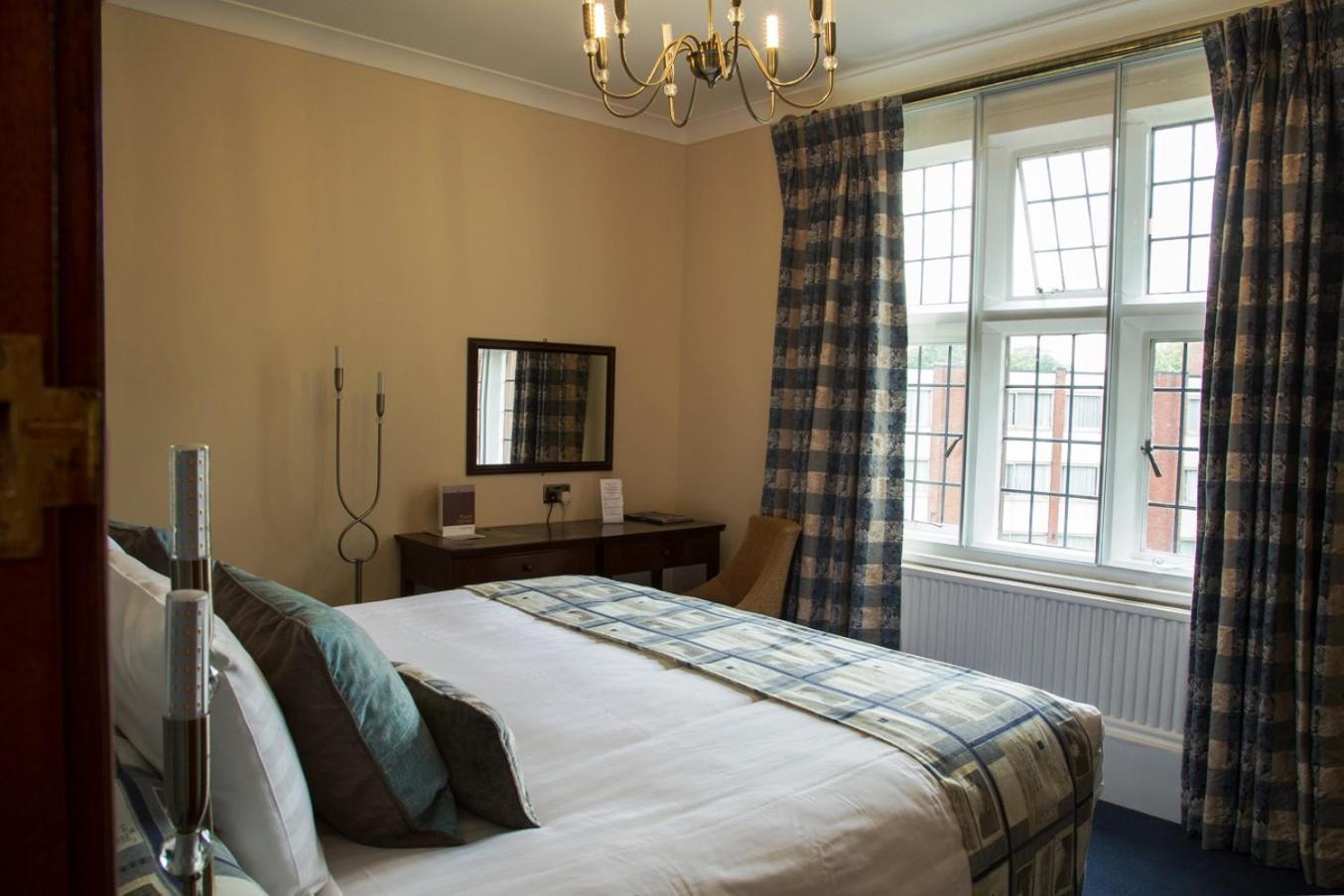 Classic King Room - Photo 5