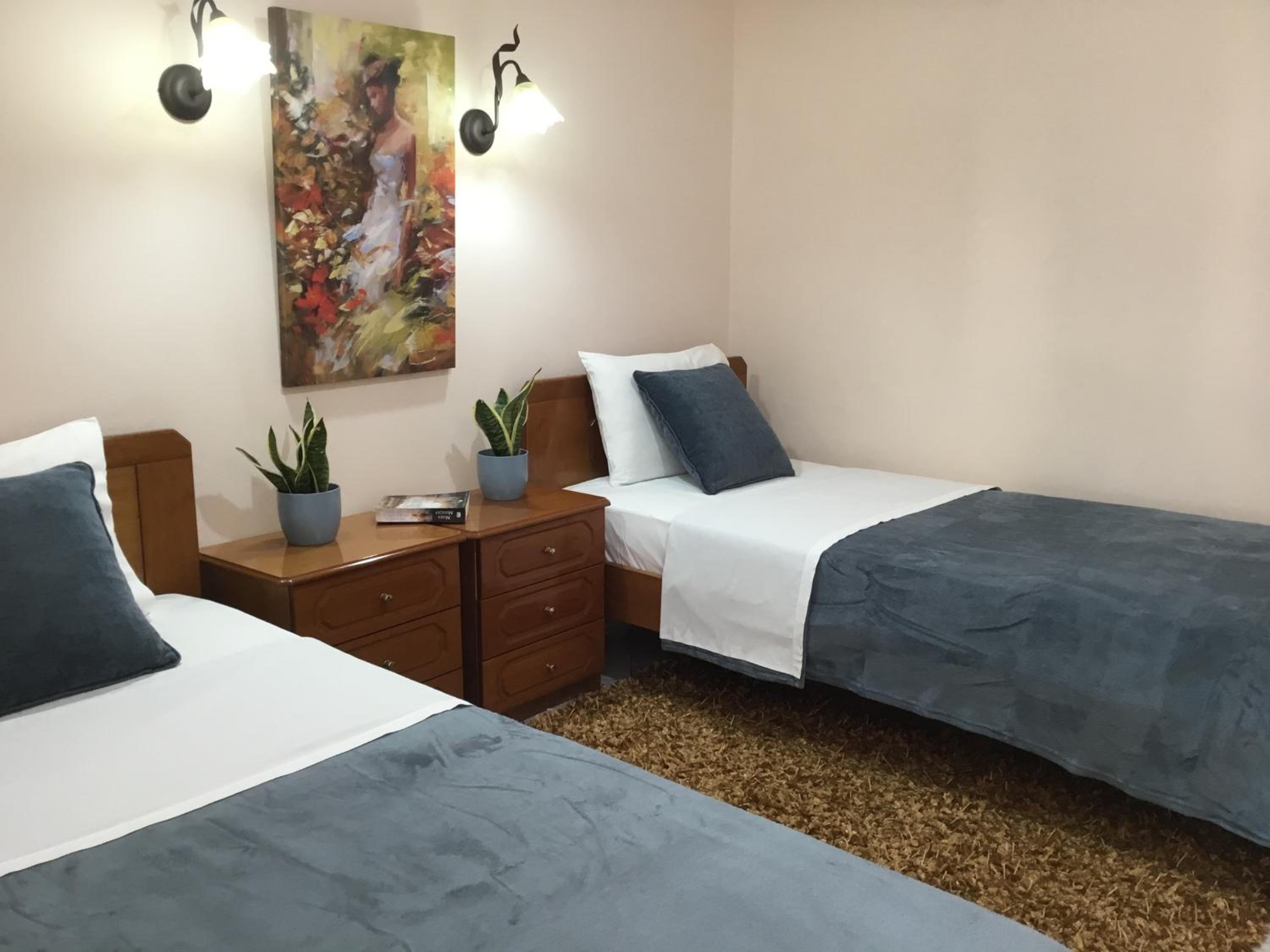 Standard Twin Room - Photo 3