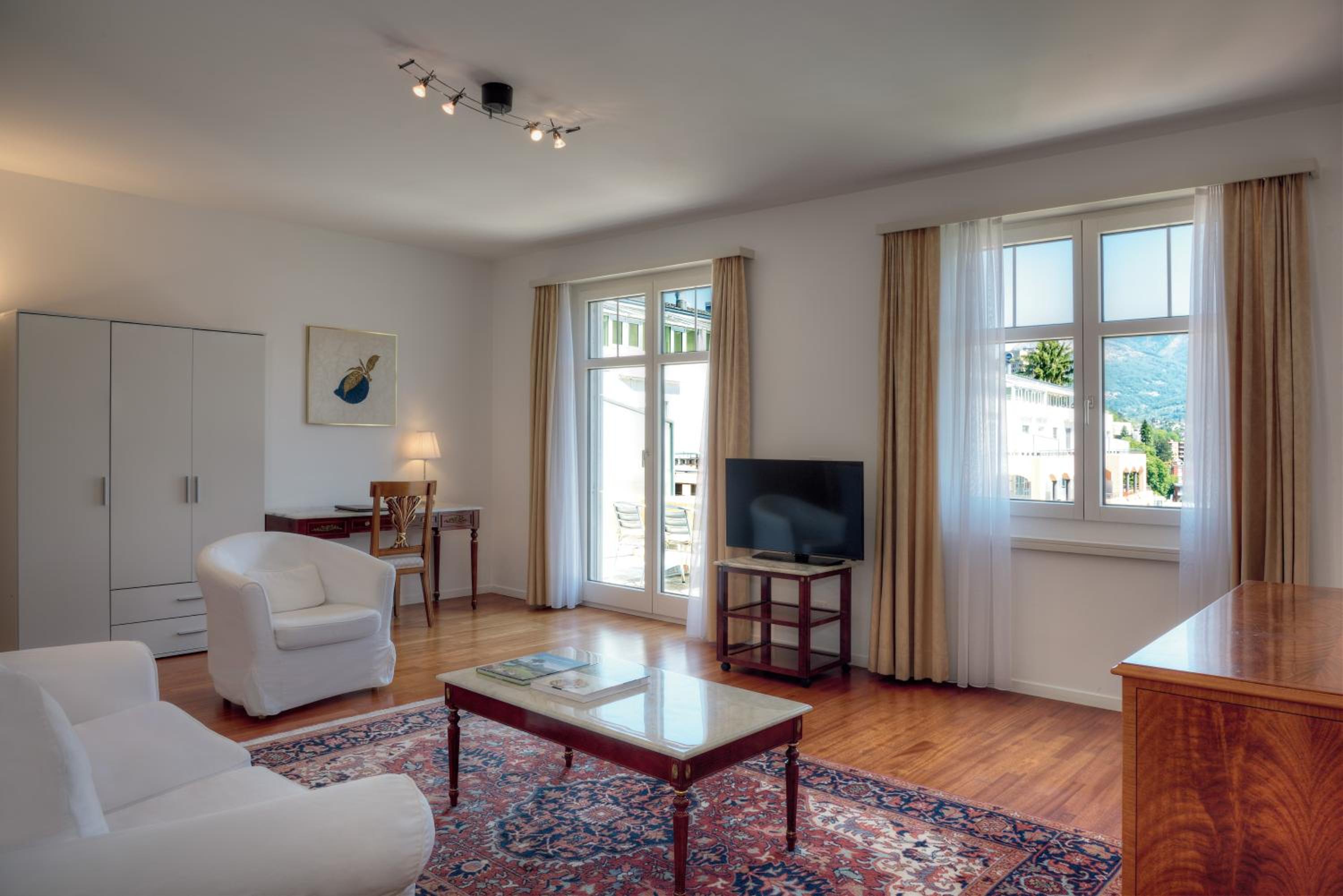 One-Bedroom Apartment - Photo 8