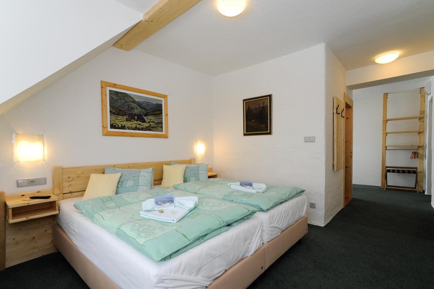 Standard Double or Twin Room with Mountain View photo 3