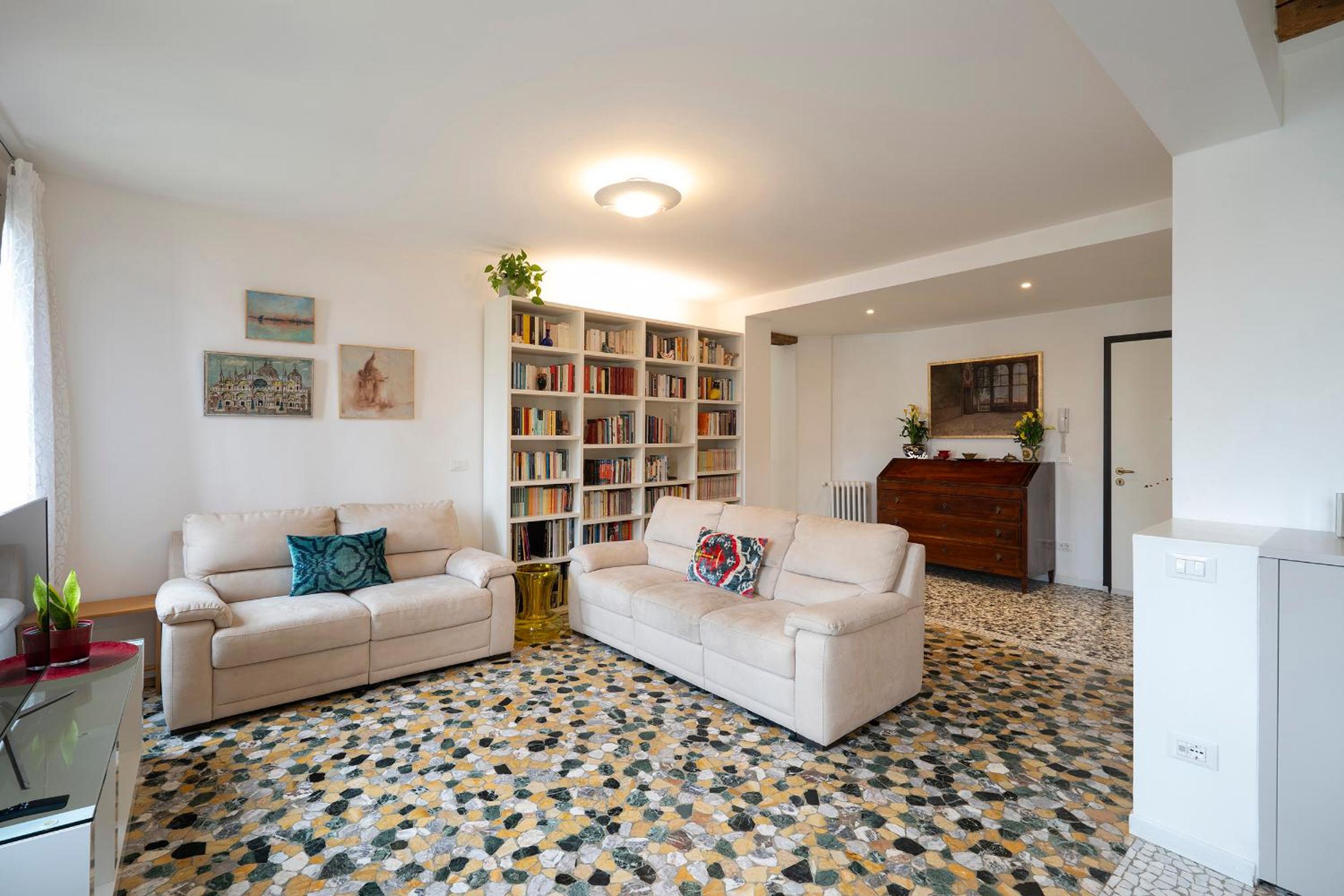 Three-Bedroom Premium Apartment with Balcony photo 2