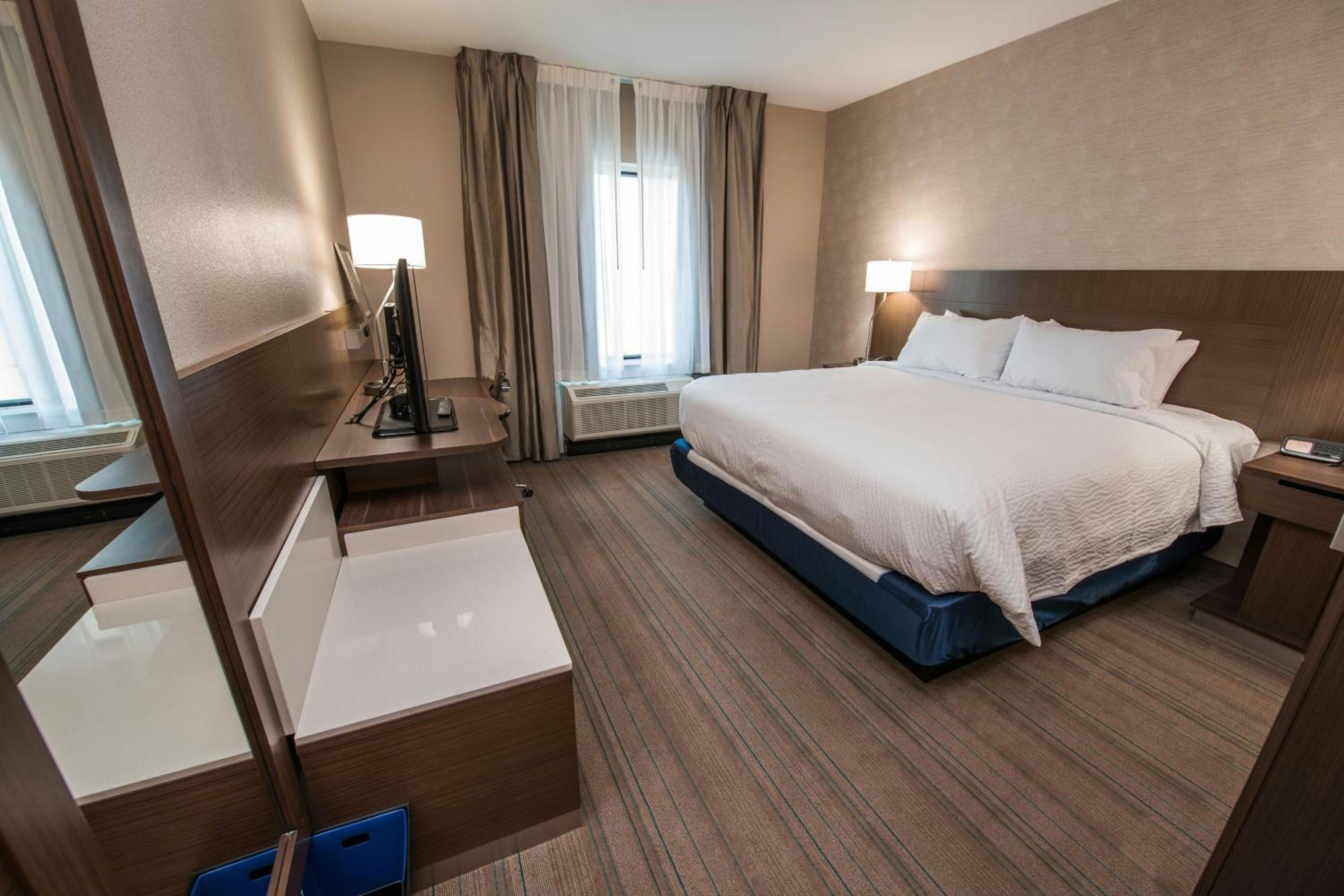 King Room - Hearing Accessible photo 3
