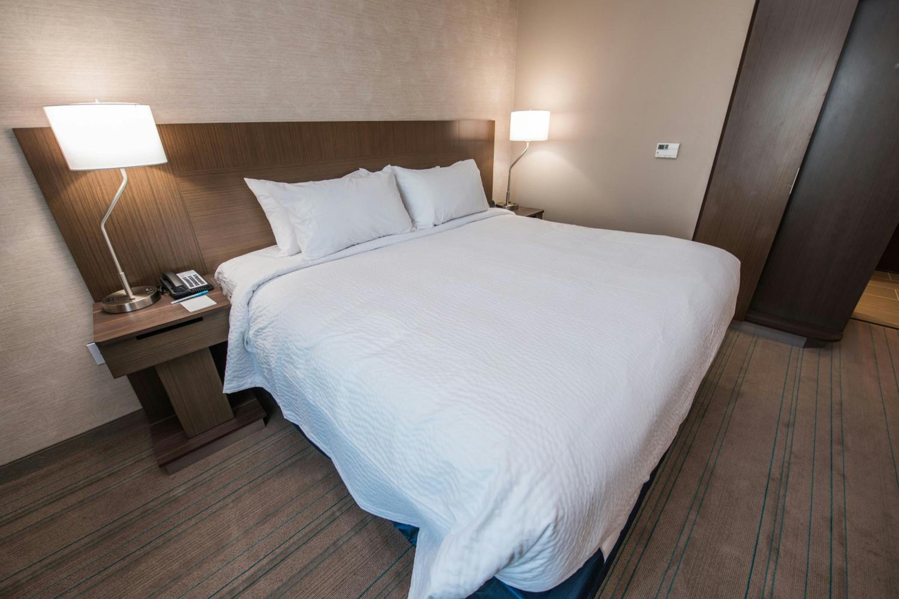 King Room - Hearing Accessible photo 1