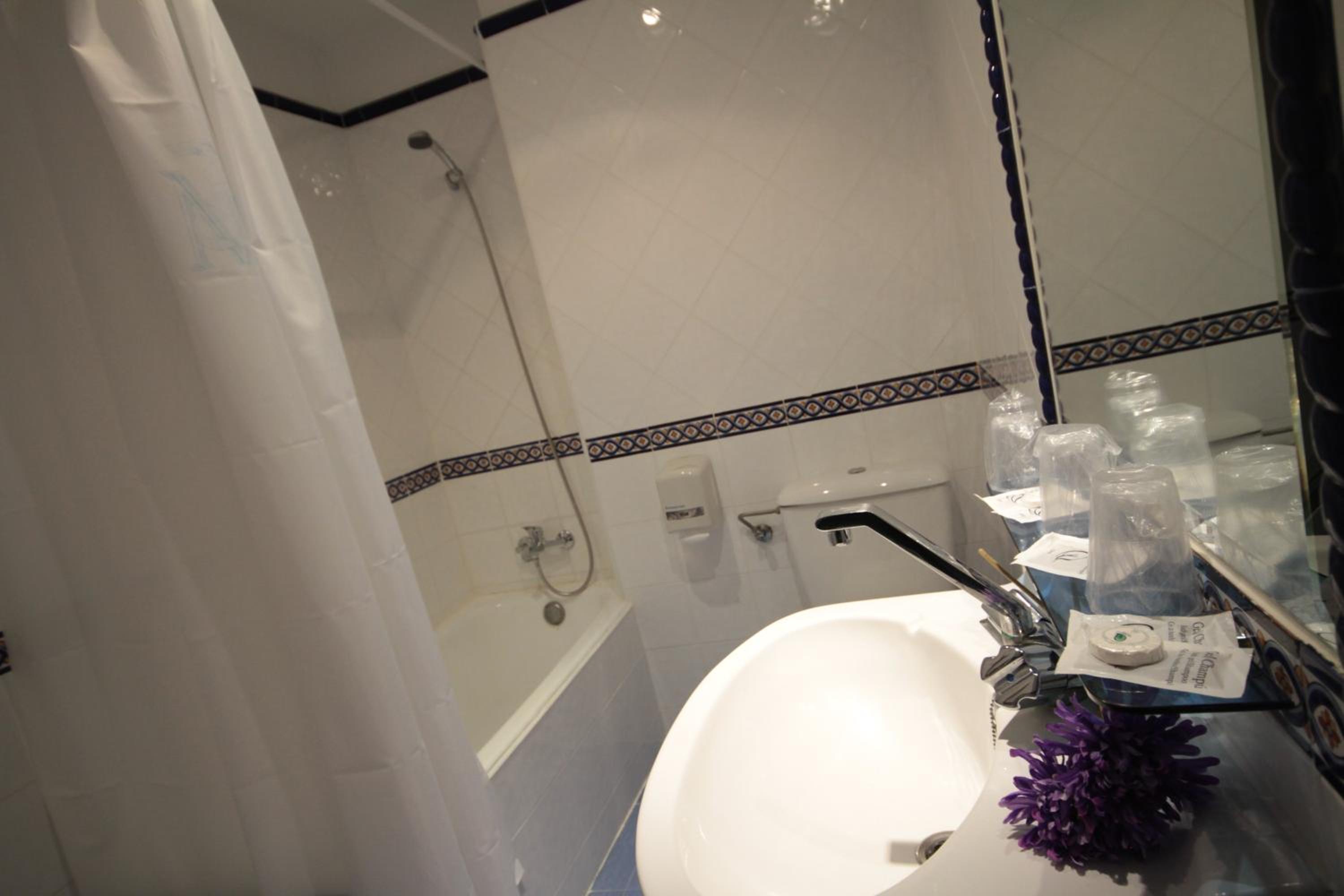 Double Room with Sea View - Photo 5