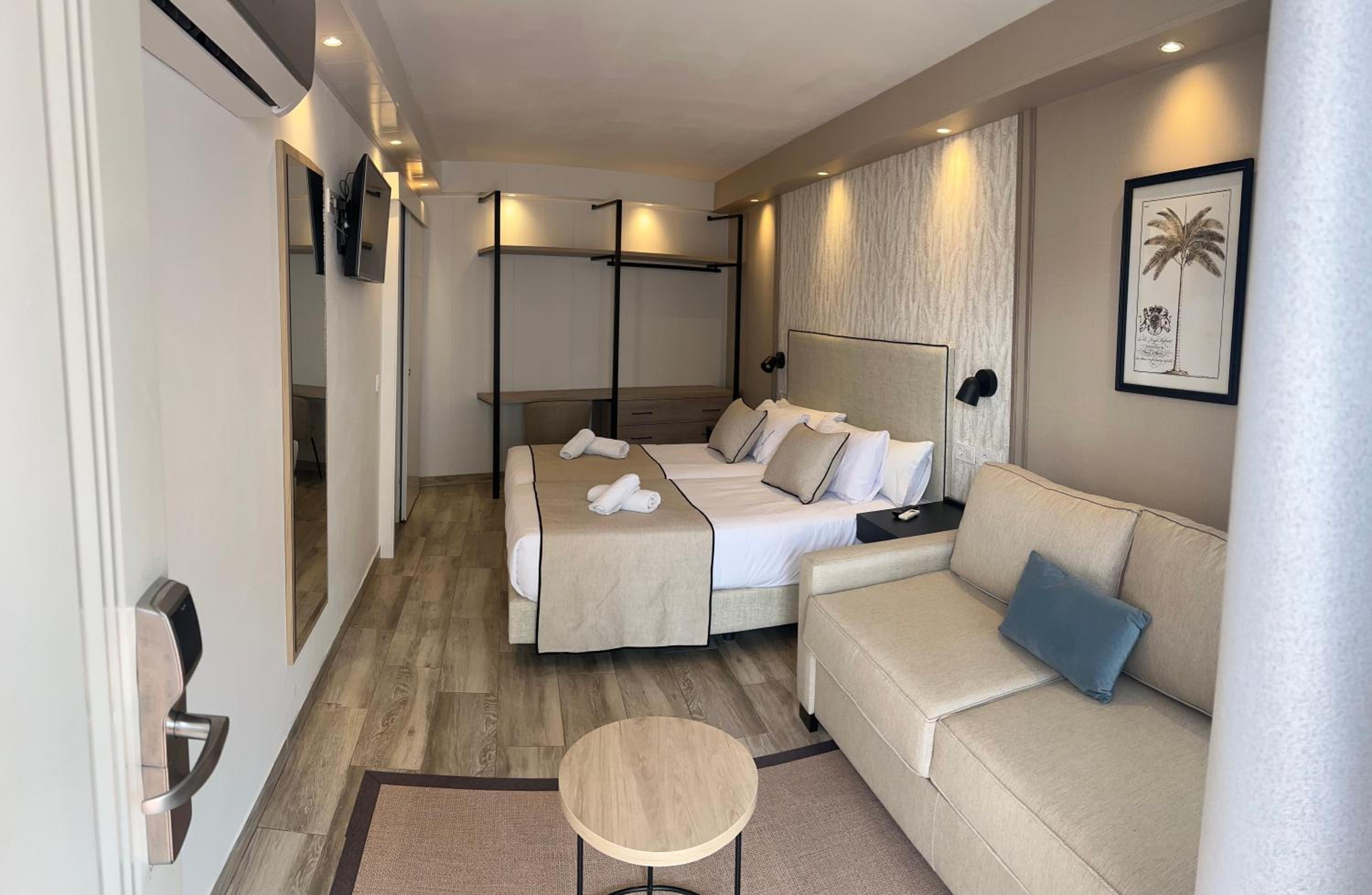 Comfort Quadruple Room with Free Airport Shuttle - Photo 2