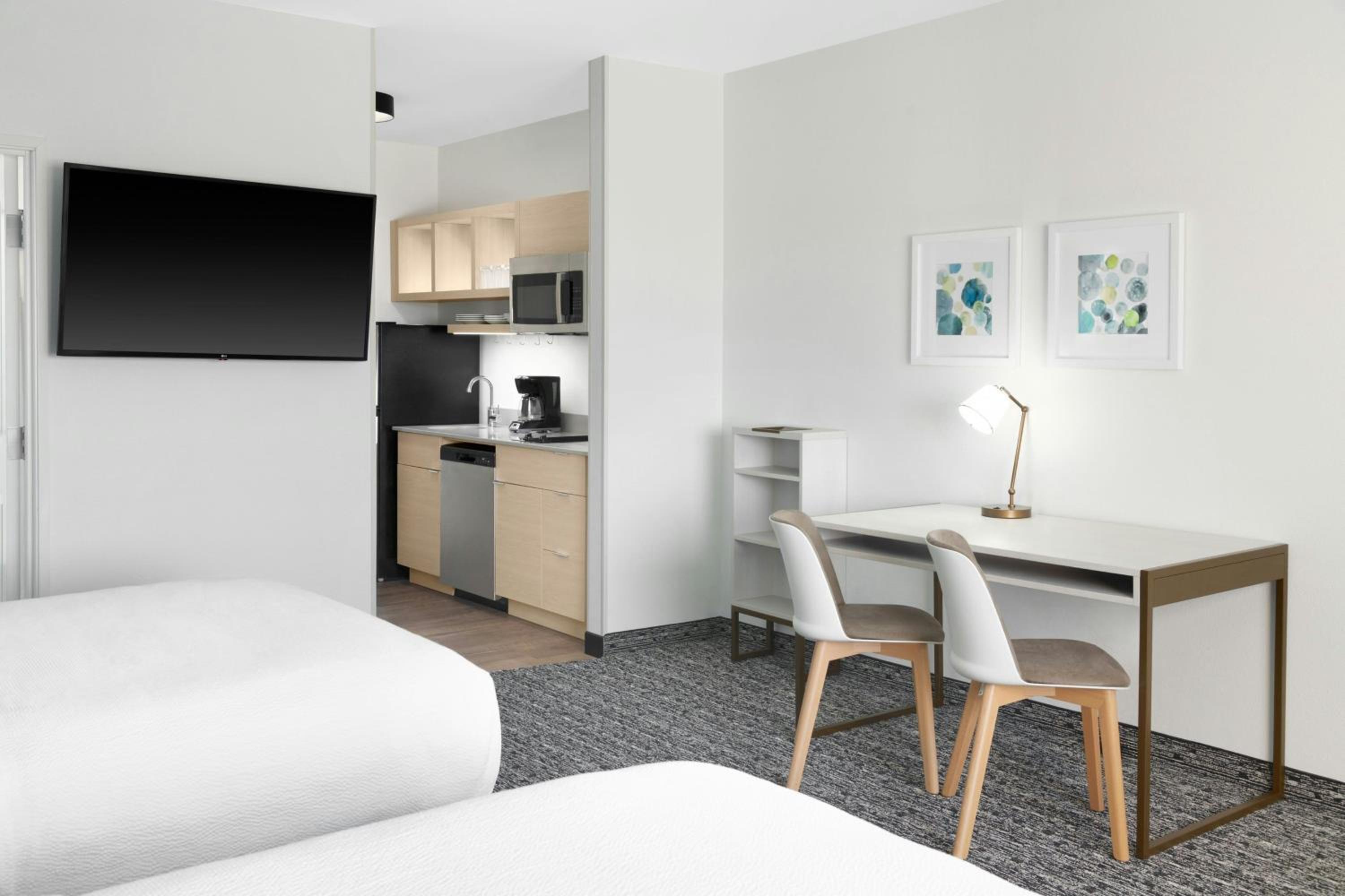 Queen Room with Two Queen Beds - Hearing Accessible